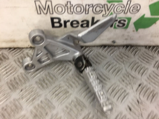 YAMAHA MT 125 MT125 FRONT LEFT HANGER AND PEG  YEAR 2014-2019 ABS (STOCK 477)
