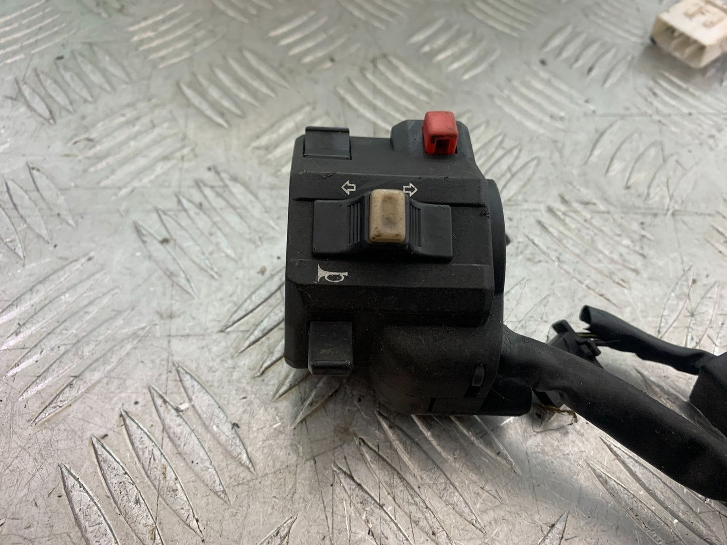 TRIUMPH TROPHY 900 LEFT SWITCH GEAR YEAR 1991-95 (CMB1251)