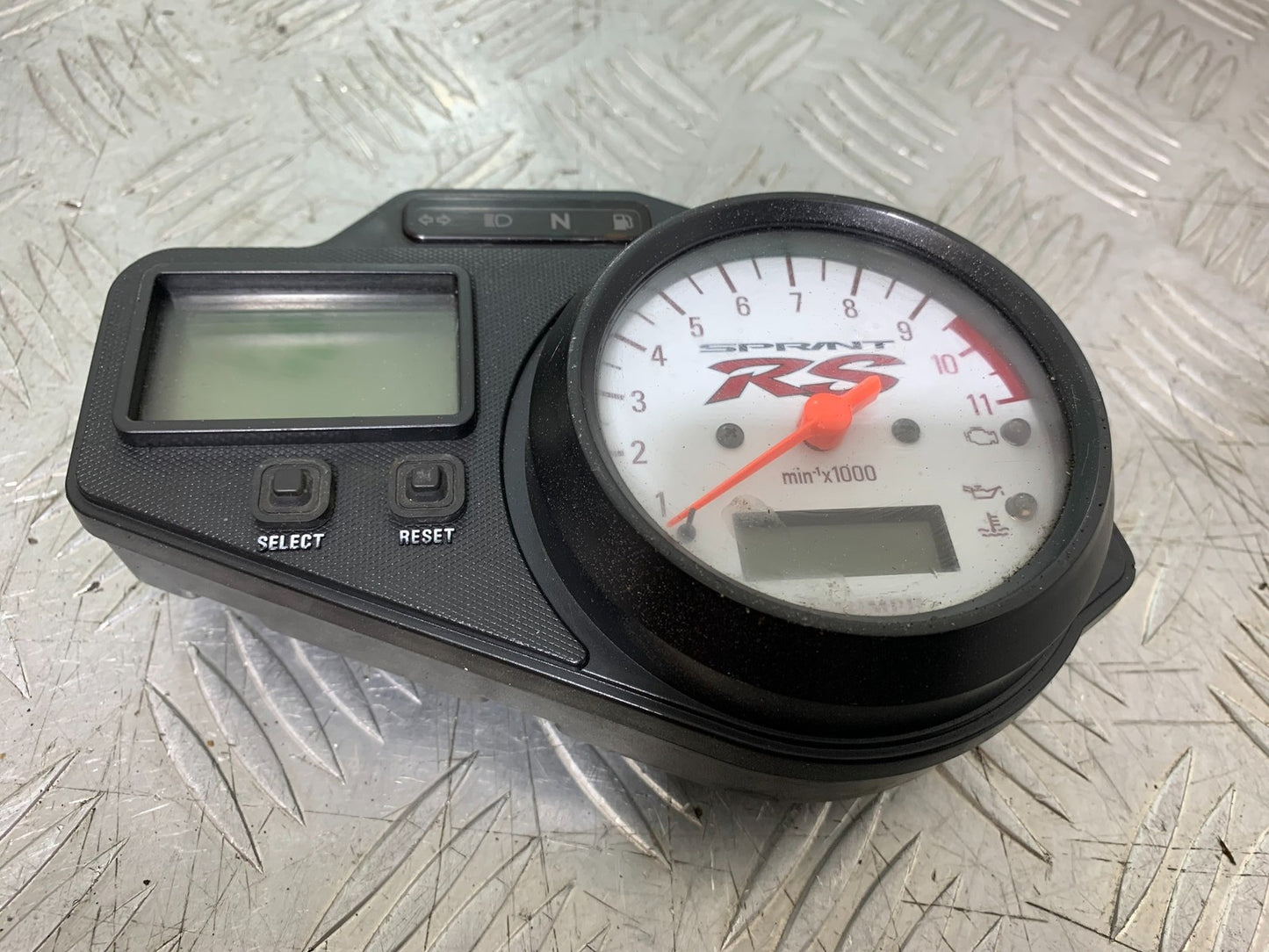 TRIUMPH 955I SPRINT RS CLOCKS SPEEDO DASH YEAR 1999-03 (CMB1313)