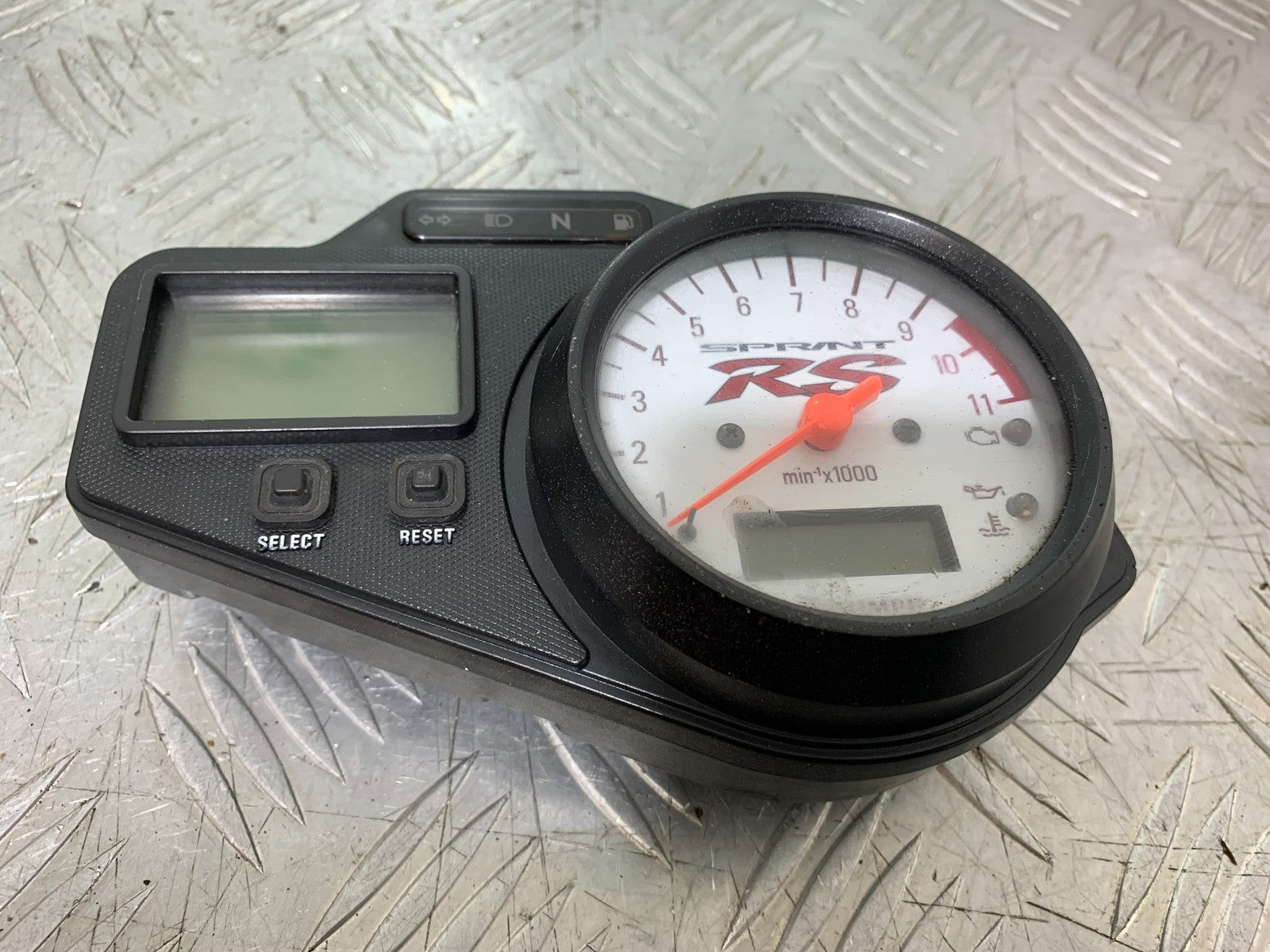 TRIUMPH 955I SPRINT RS CLOCKS SPEEDO DASH YEAR 1999-03 (CMB1313)