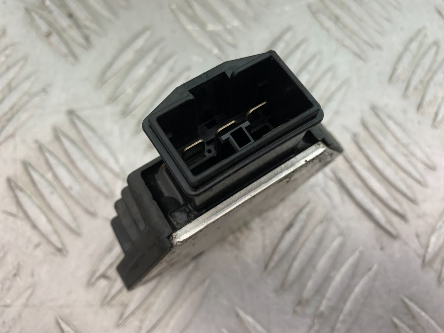 HONDA XL125 VARADERO REGULATOR   YEAR 2001-2006  (CMB1304)