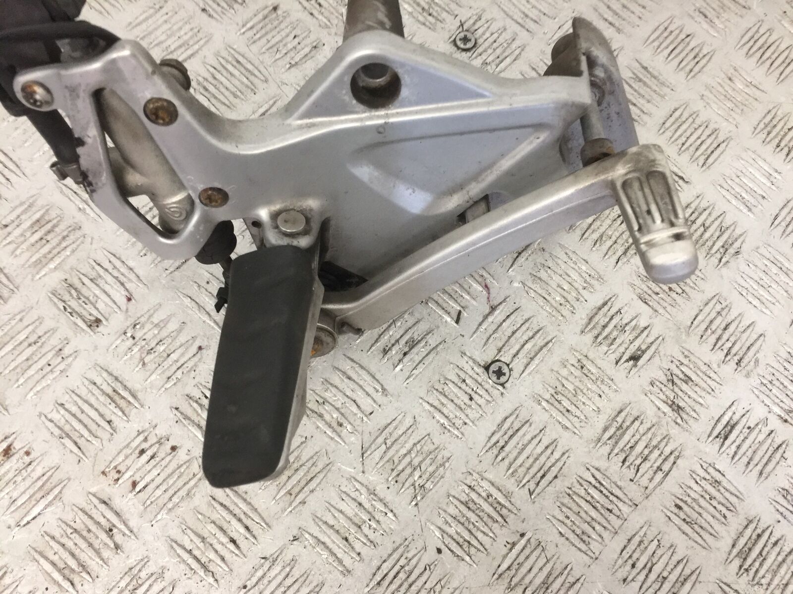 BMW F800 ST FRONT RIGHT HANGER   YEAR 2011-2013 (STOCK 886)