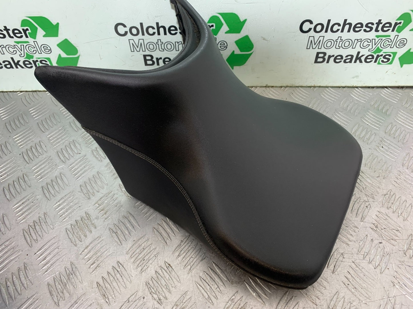 HONDA CBF600 CBF 600 FRONT SEAT   YEAR 2004-07  (CMB1305)