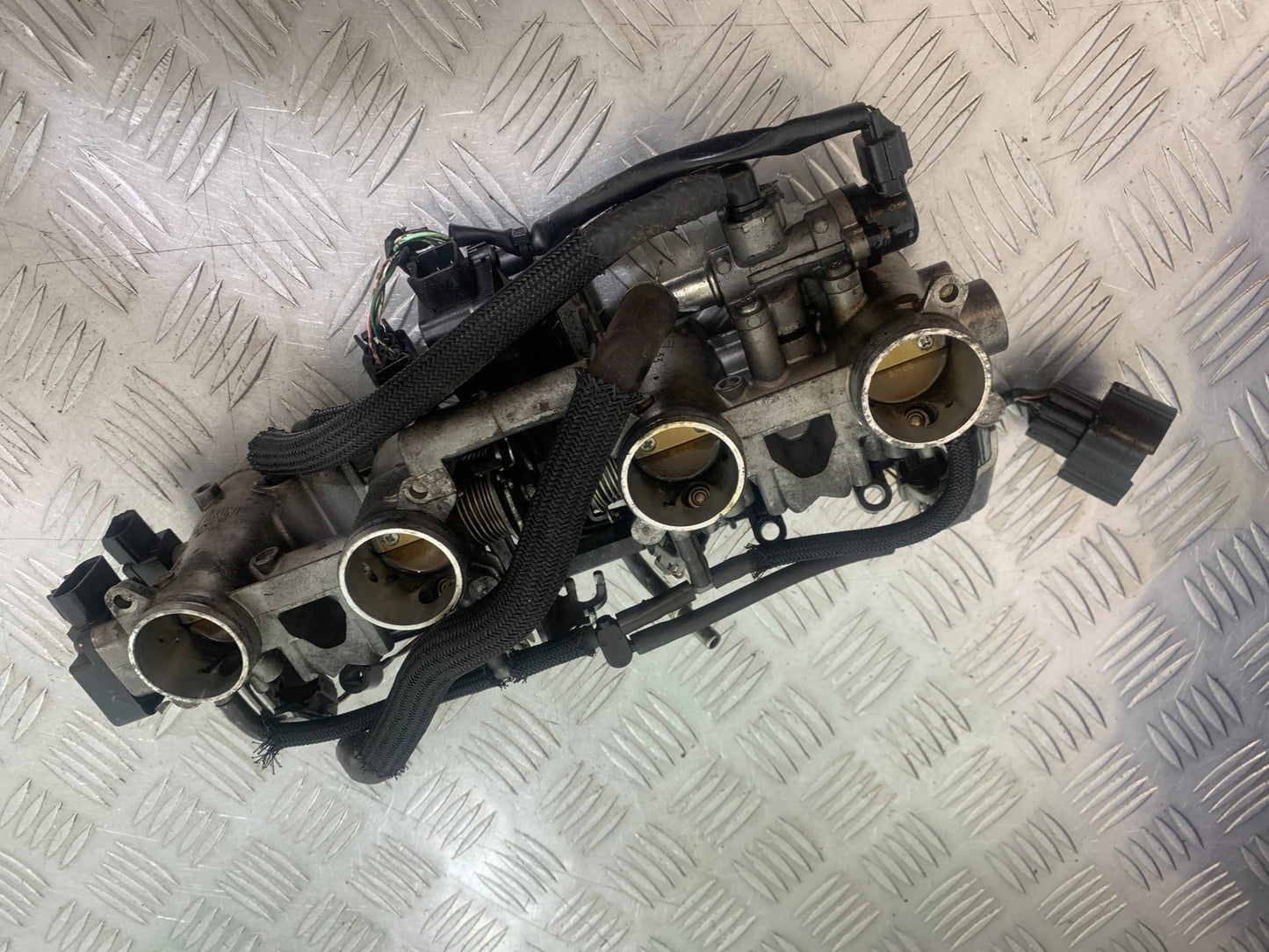 SUZUKI GSF650 GSF 650 THROTTLE BODIES   YEAR 2007-2009  (CMB1161)
