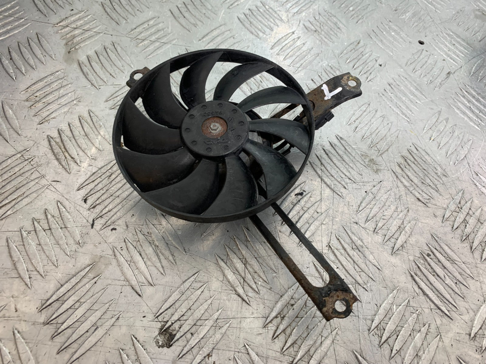 HONDA CBR1000 RR LEFT FAN YEAR 2008-2011 (CMB1330)