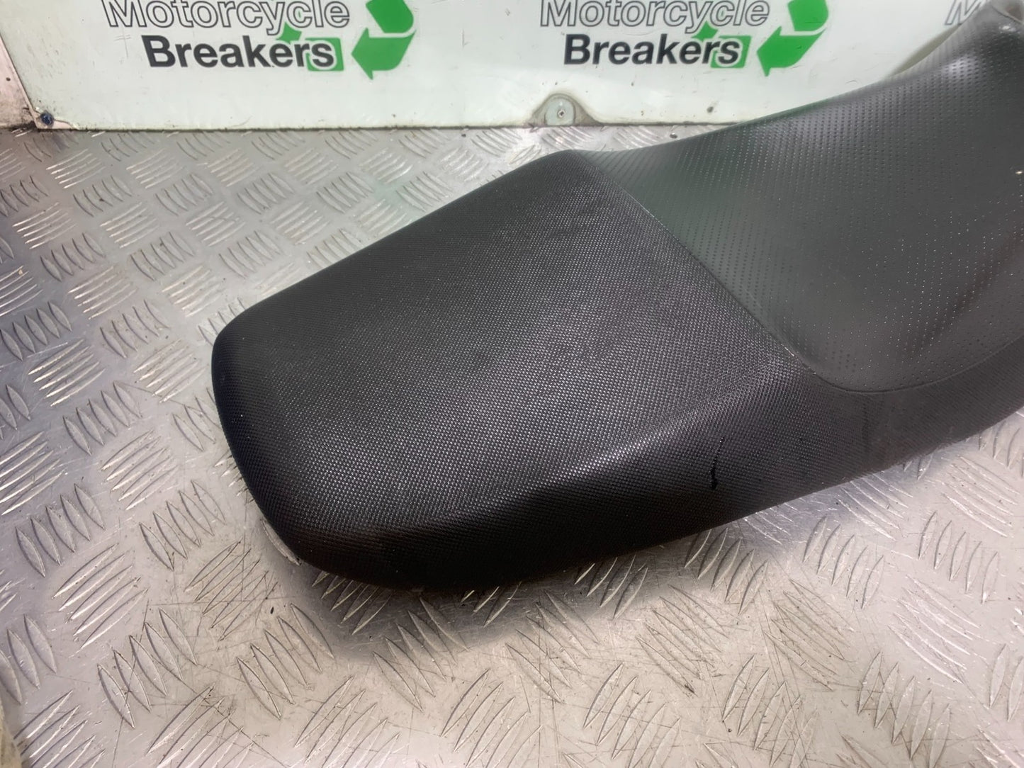 SUZUKI GS500 GS 500 SEAT   YEAR 2001-2008 (CMB1254)