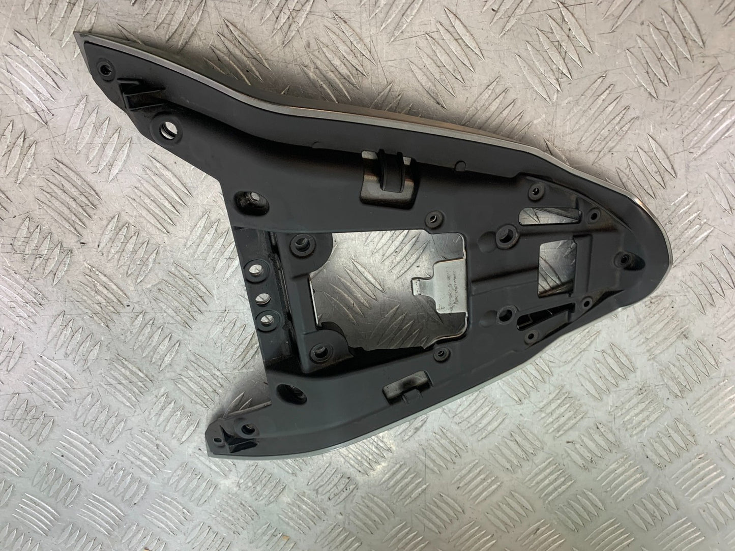 APRILIA TUONO 1000 V4R UNDERTRAY YEAR 2011-13  (CMB1316)