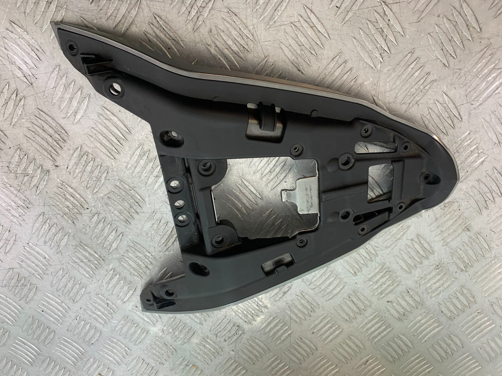 APRILIA TUONO 1000 V4R UNDERTRAY YEAR 2011-13  (CMB1316)