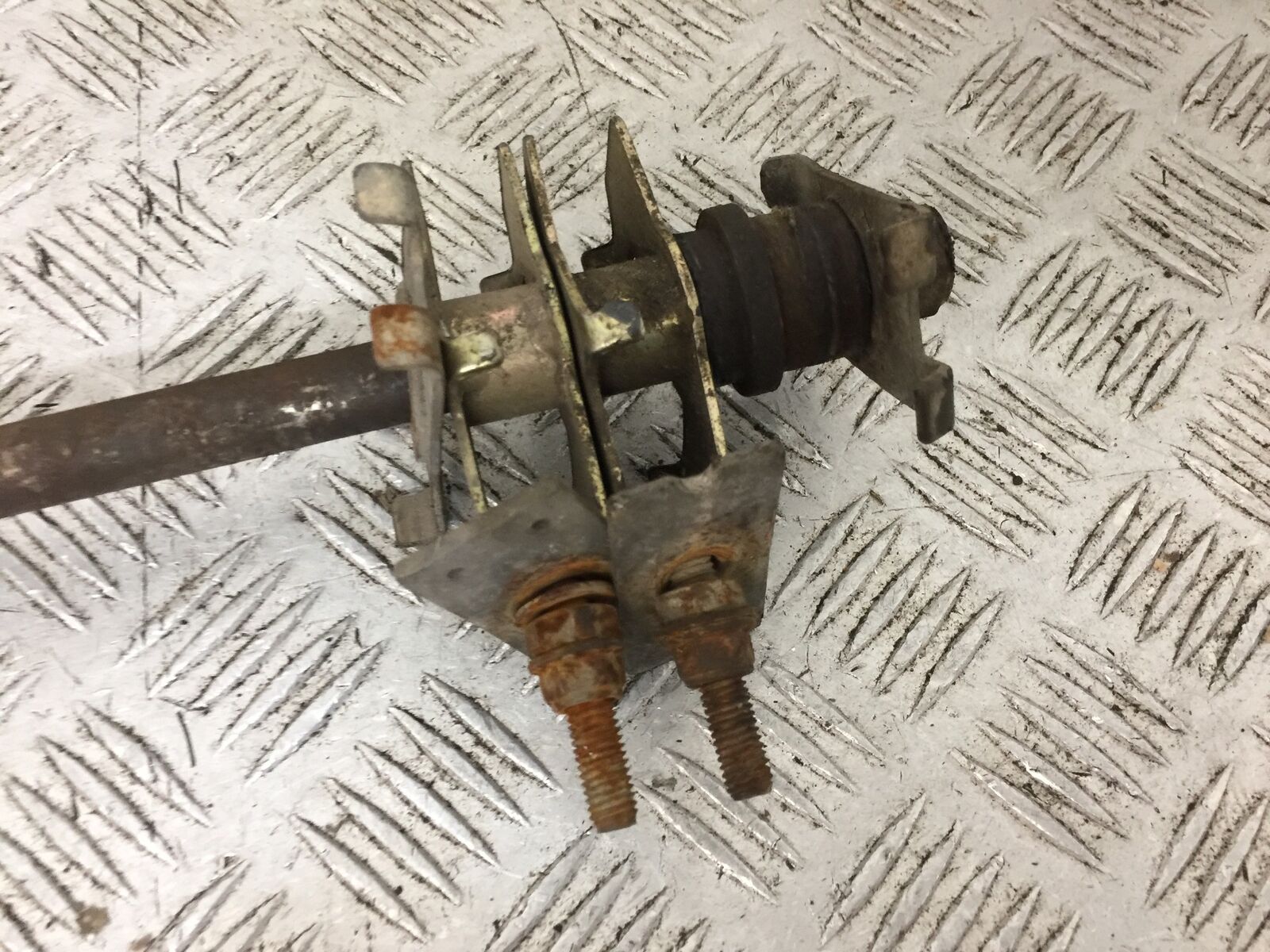 MOTORINI SMR 125 REAR WHEEL SPINDLE YEAR 2016  (STOCK 762)