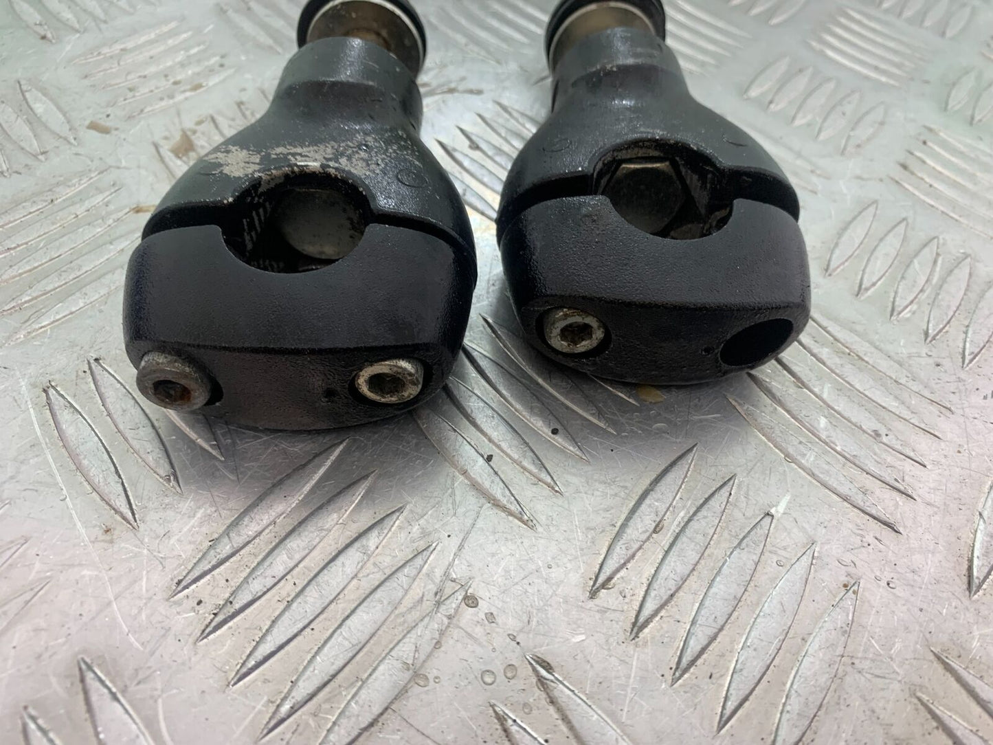SUZUKI INTRUDER VL800 C800 HANDLE BAR CLAMPS YEAR 2012-16 (CMB1039)
