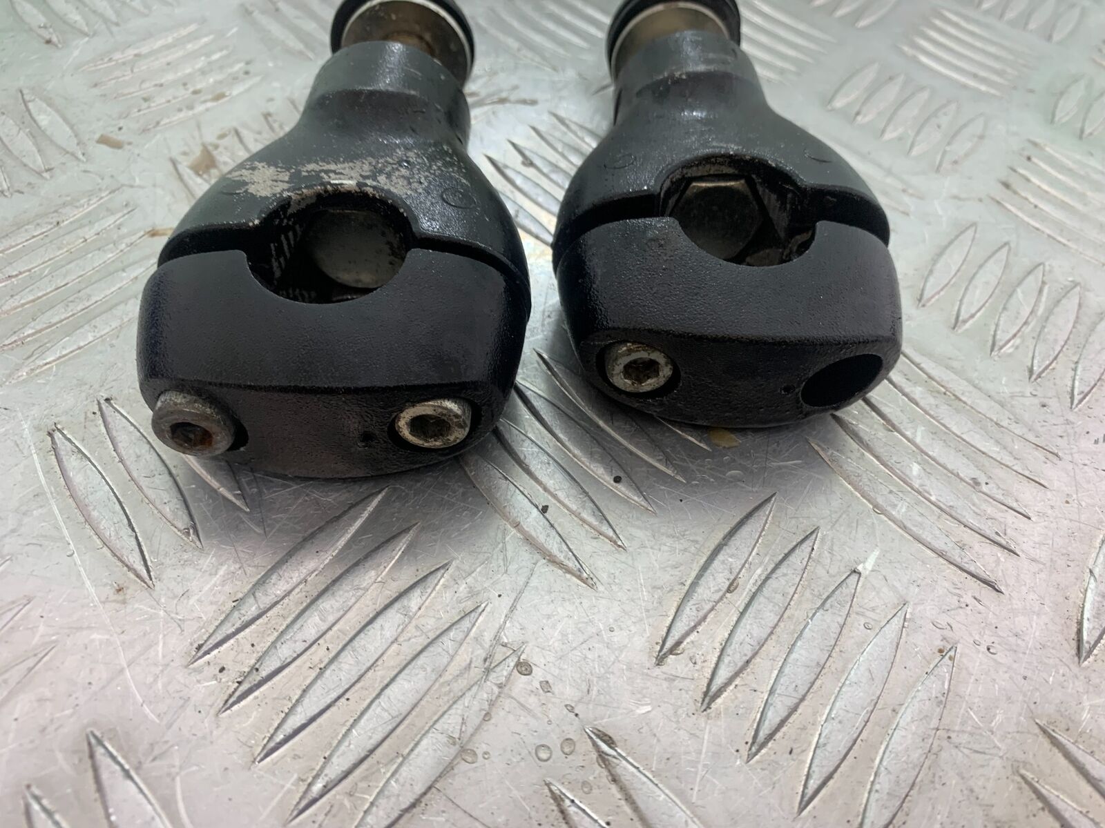 SUZUKI INTRUDER VL800 C800 HANDLE BAR CLAMPS YEAR 2012-16 (CMB1039)