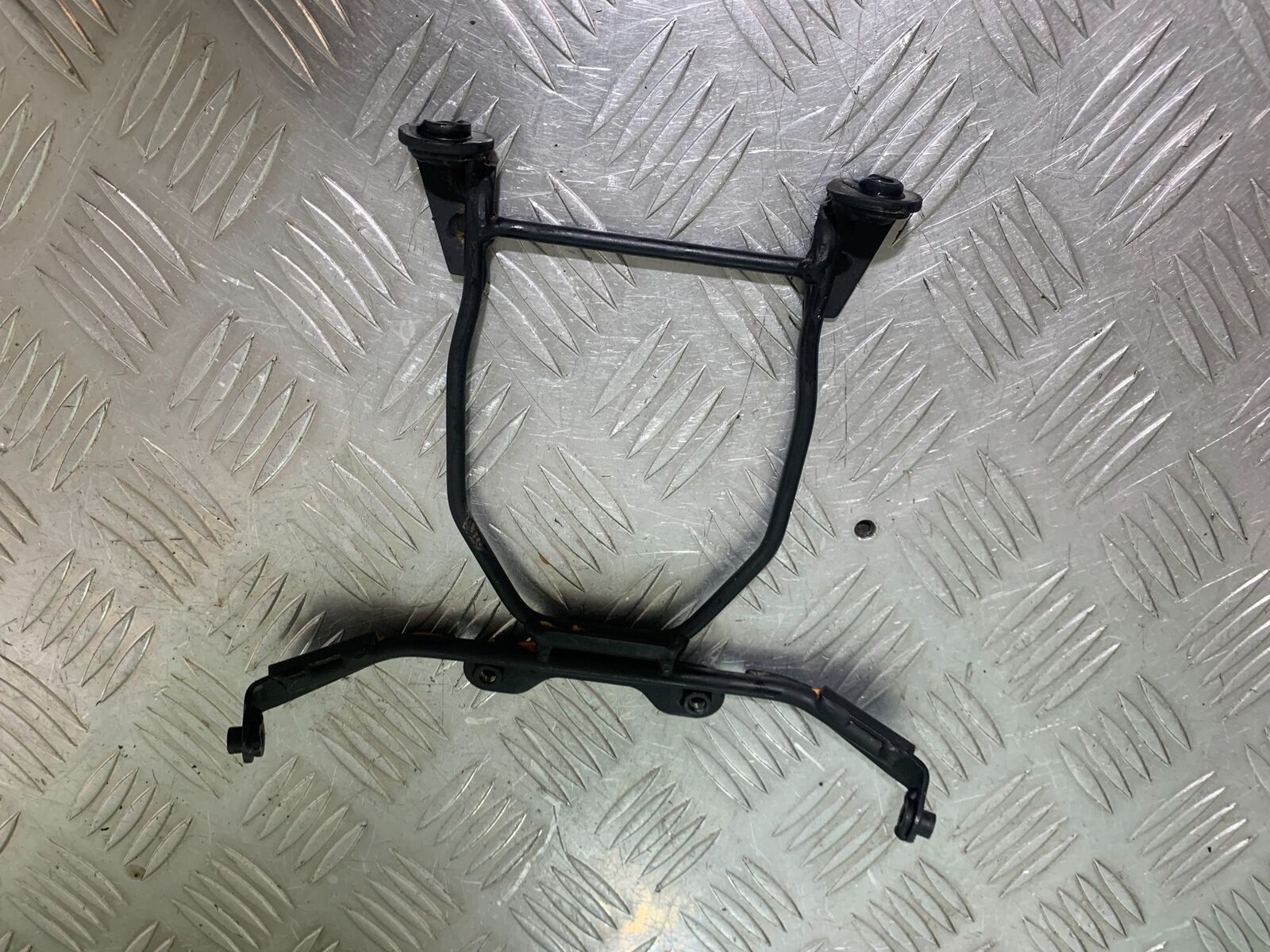 SINNIS TERRAIN 125 HEADLIGHT BRACKET    YEAR 2024 (CMB1072)