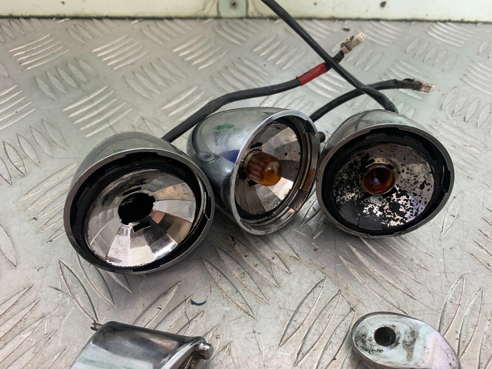 TRIUMPH THUNDERBIRD 1600 INDICATORS (DAMAGED)  YEAR 2011 (CMB1107)