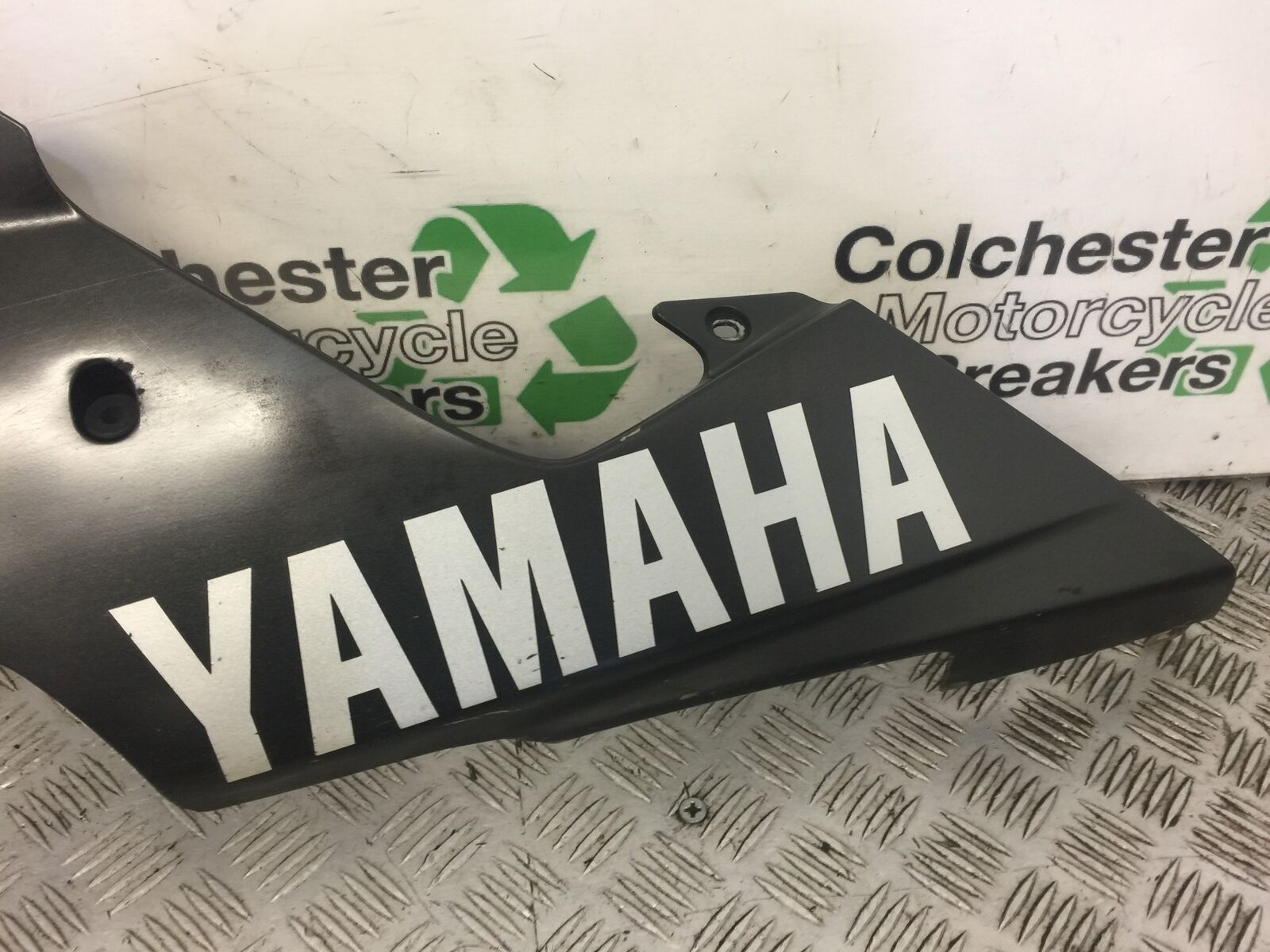 YAMAHA YZF R1 5PW LEFT BELLY PAN  YEAR 2002-2003 (STOCK 505)