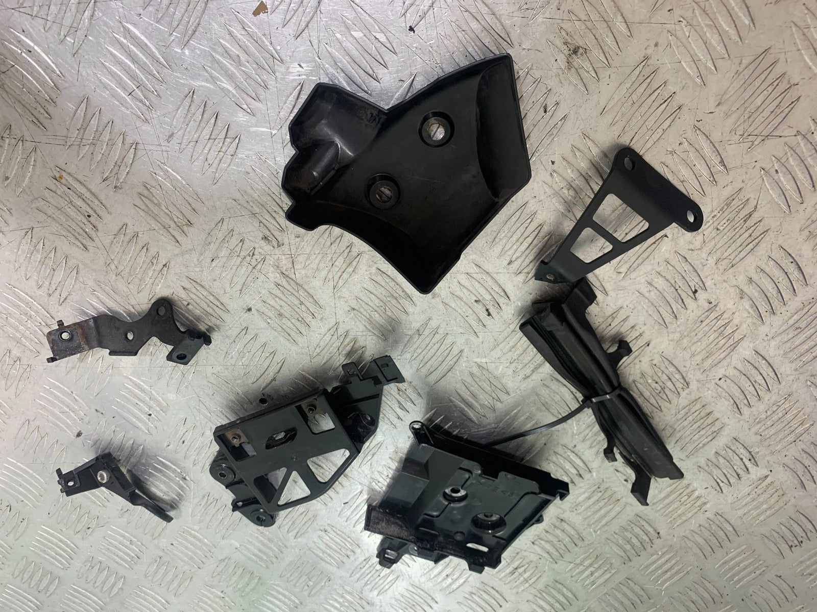 YAMAHA YZF R1 14 B BIG BANG INFILLS AND BRACKETS   2009-14 (CMB1175)