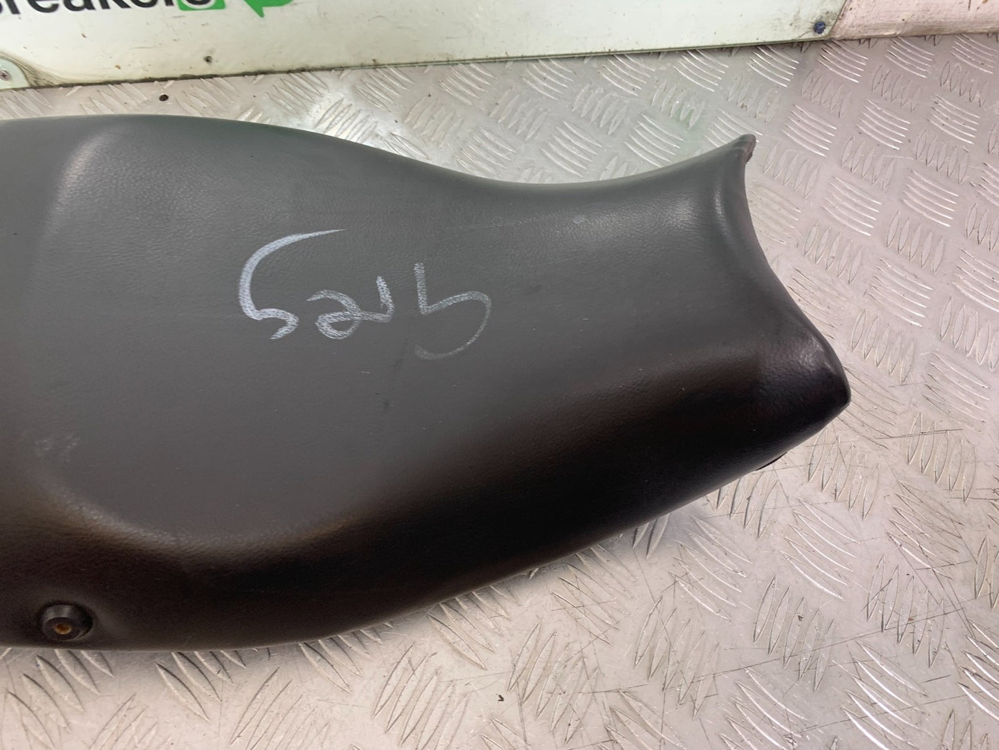 TRIUMPH 955i SPRINT ST SEAT YEAR 1999-04 (CMB1230)