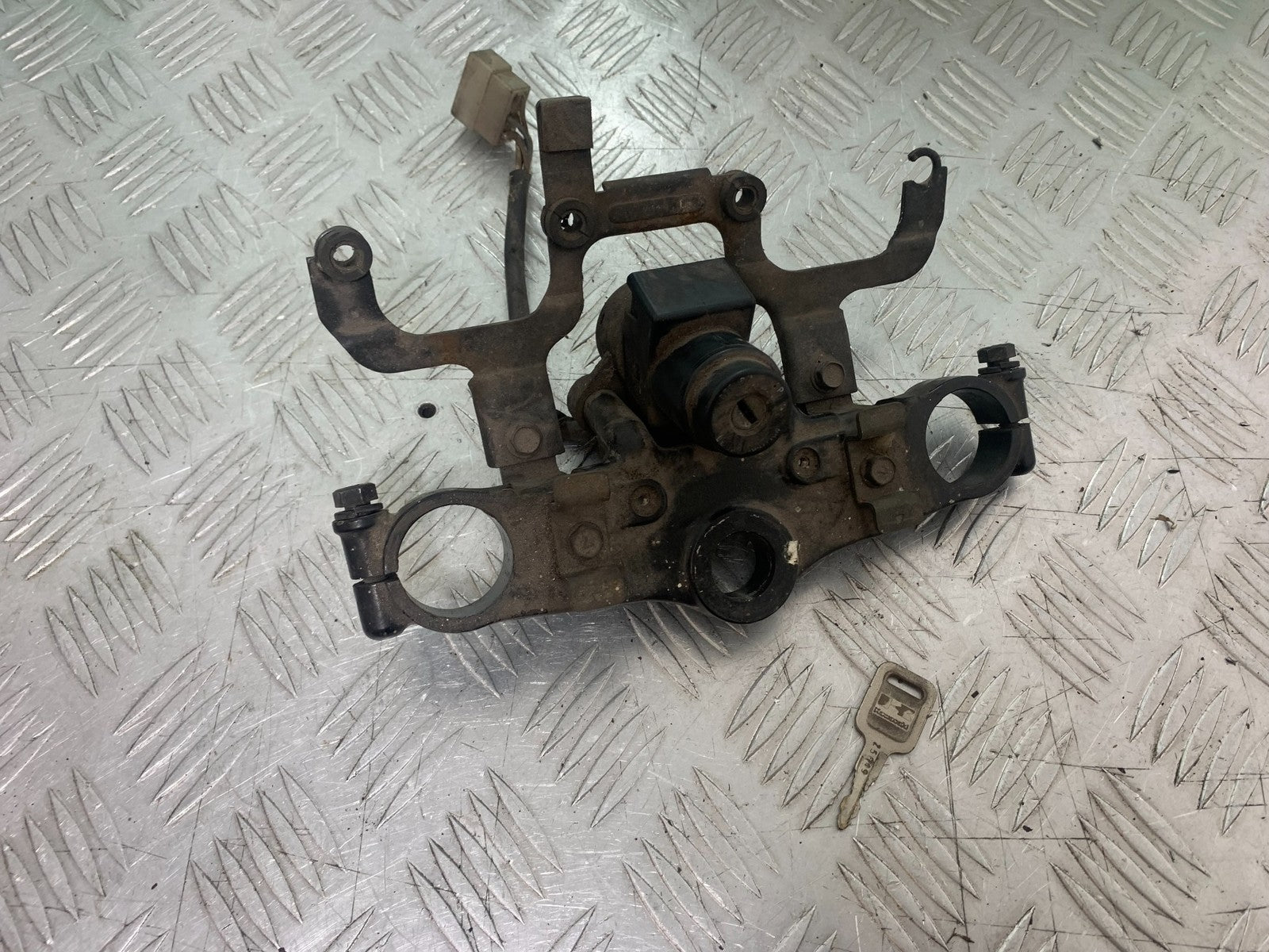 KAWASAKI GT550 GT 550 IGNITION SWITCH AND KEY   YEAR 1989-1994