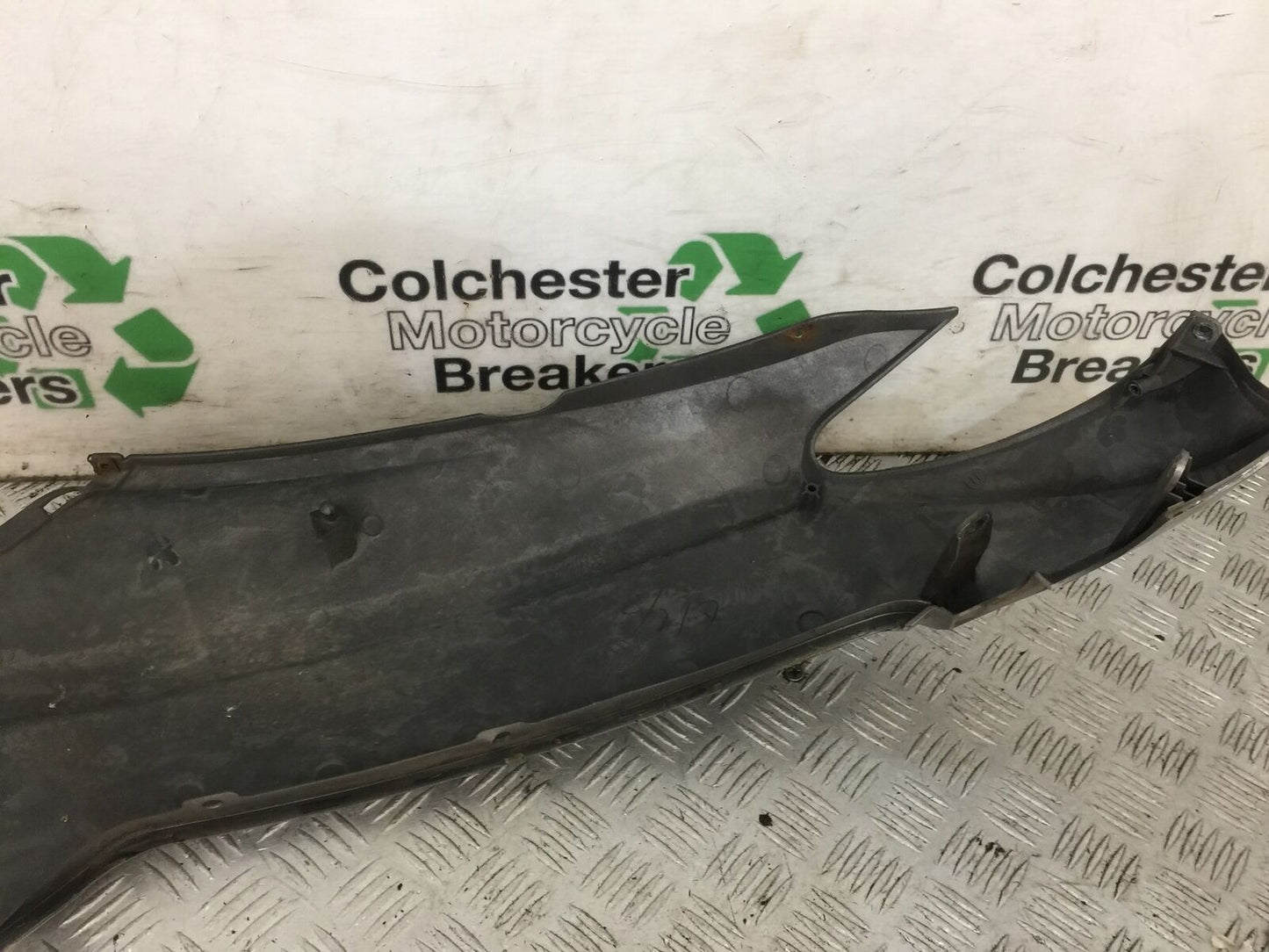 SUZUKI AN 250 BURGMAN LEFT SEAT PANEL YEAR 1999  (STOCK 881)