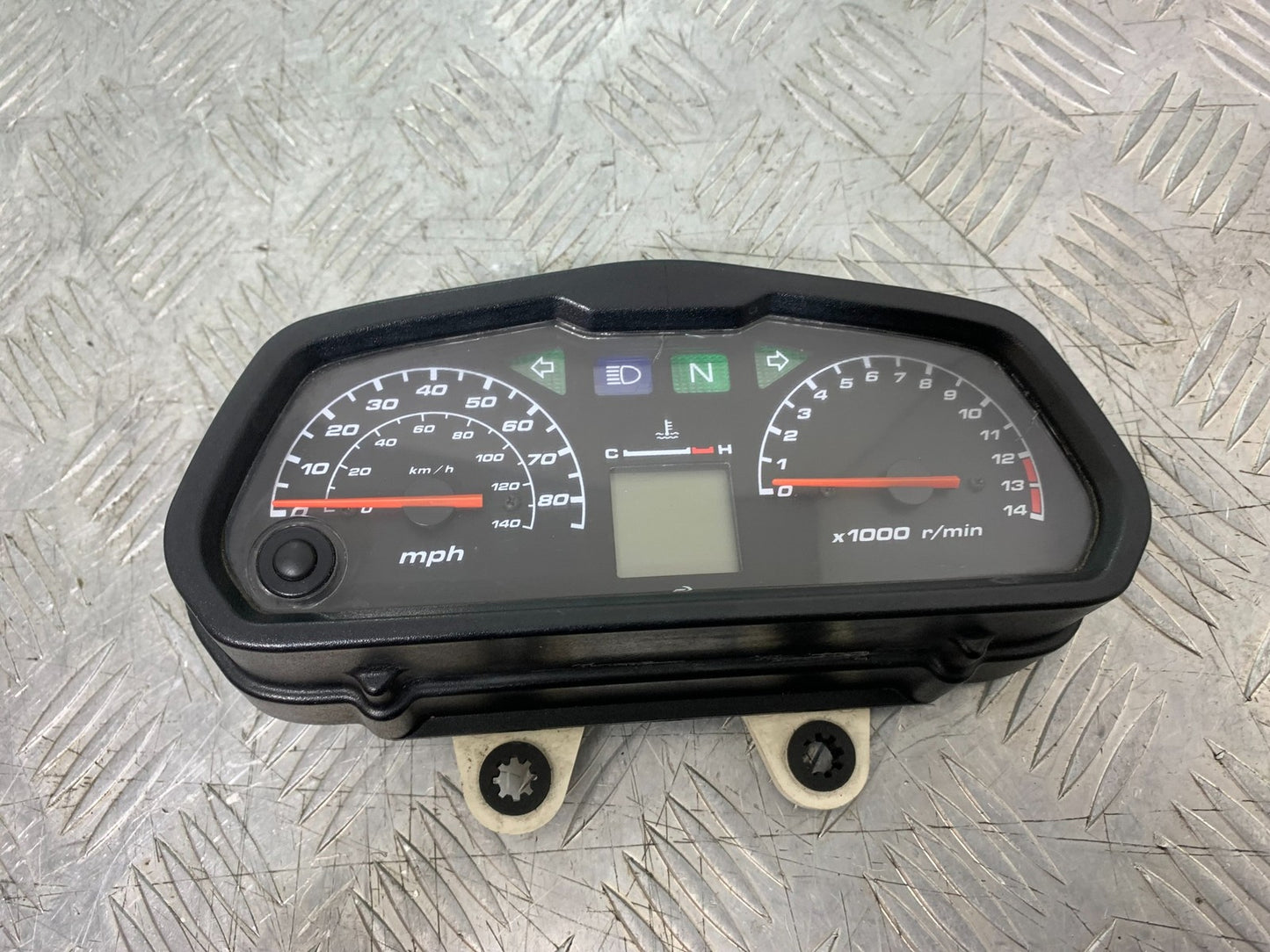 HONDA XL125 VARADERO CLOCKS SPEEDO DASH   YEAR 2001-2006  (CMB1304)