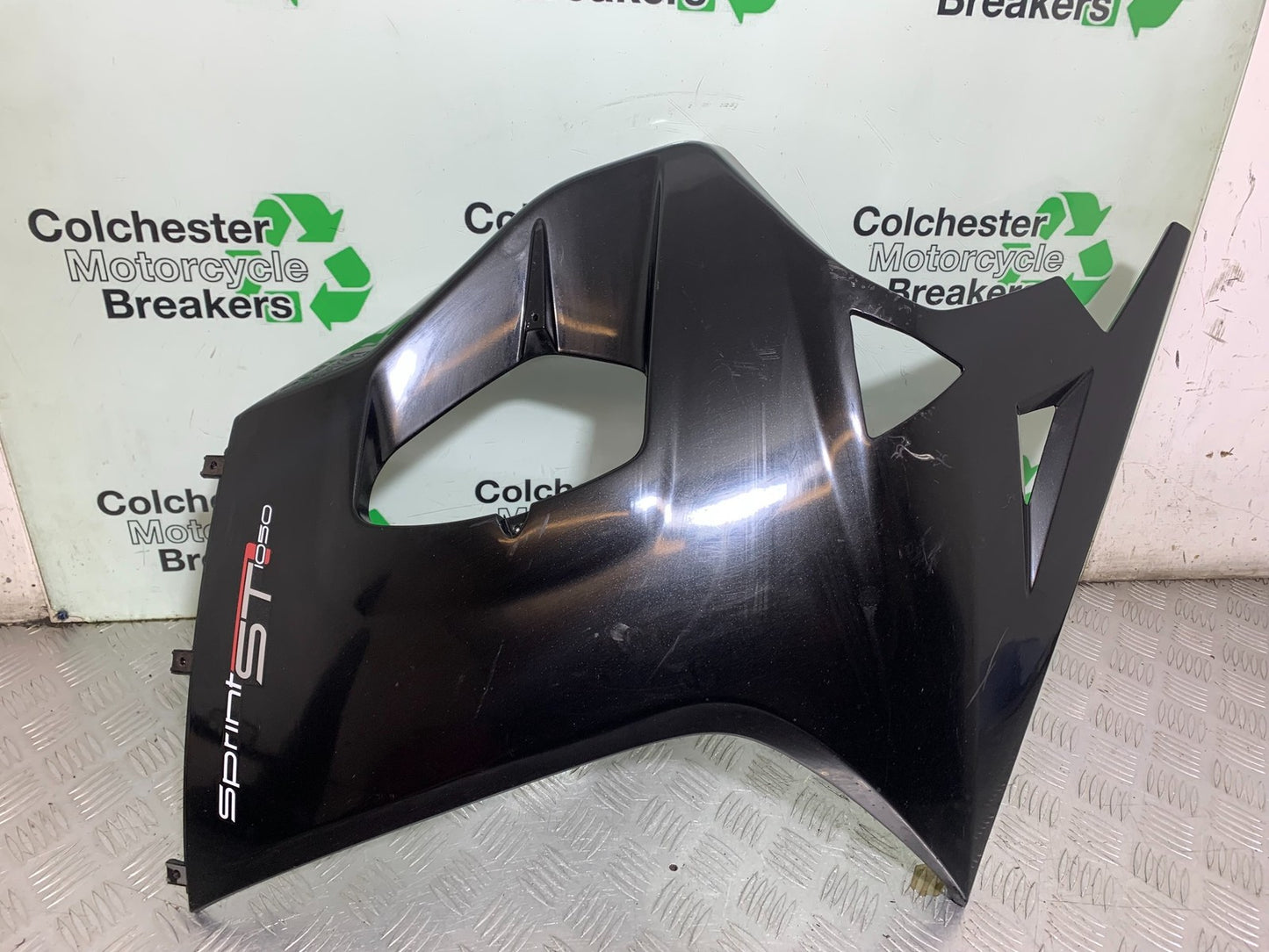 TRIUMPH 1050 SPRINT ST LEFT SIDE FAIRING  2003-2011 (CMB1285)