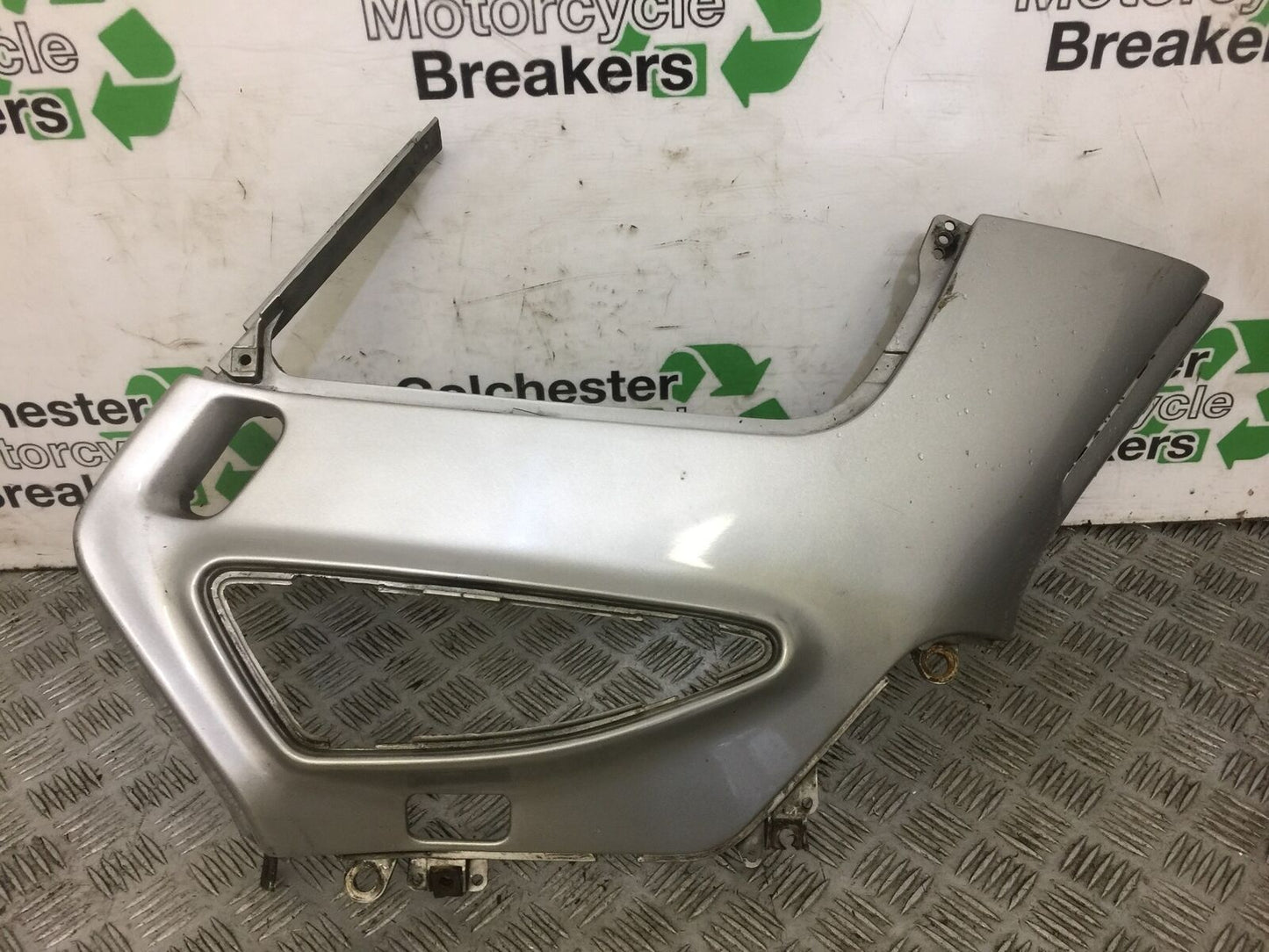 HONDA ST1100 ST 1100 PAN EUROPEAN RIGHT MIDDLE FAIRING YEAR 1992 (STOCK NO 584)