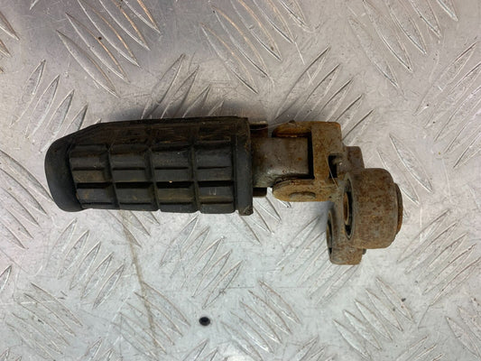 YAMAHA FJ1100 FJ 1100 FRONT RIGHT PEG YEAR 1984-85 (CMB1101)