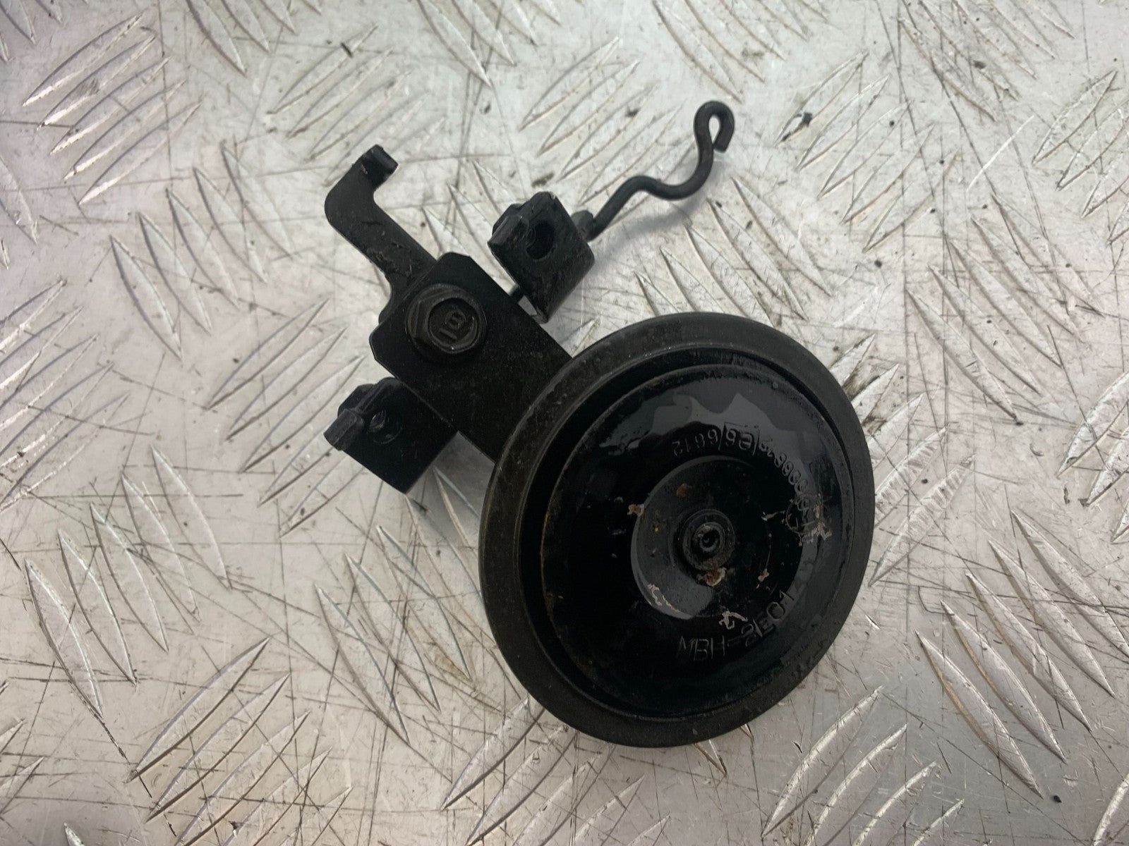 HONDA CBR1100 BLACKBIRD HORN AND BRACKET  YEAR 1999-2005 (CMB1232)