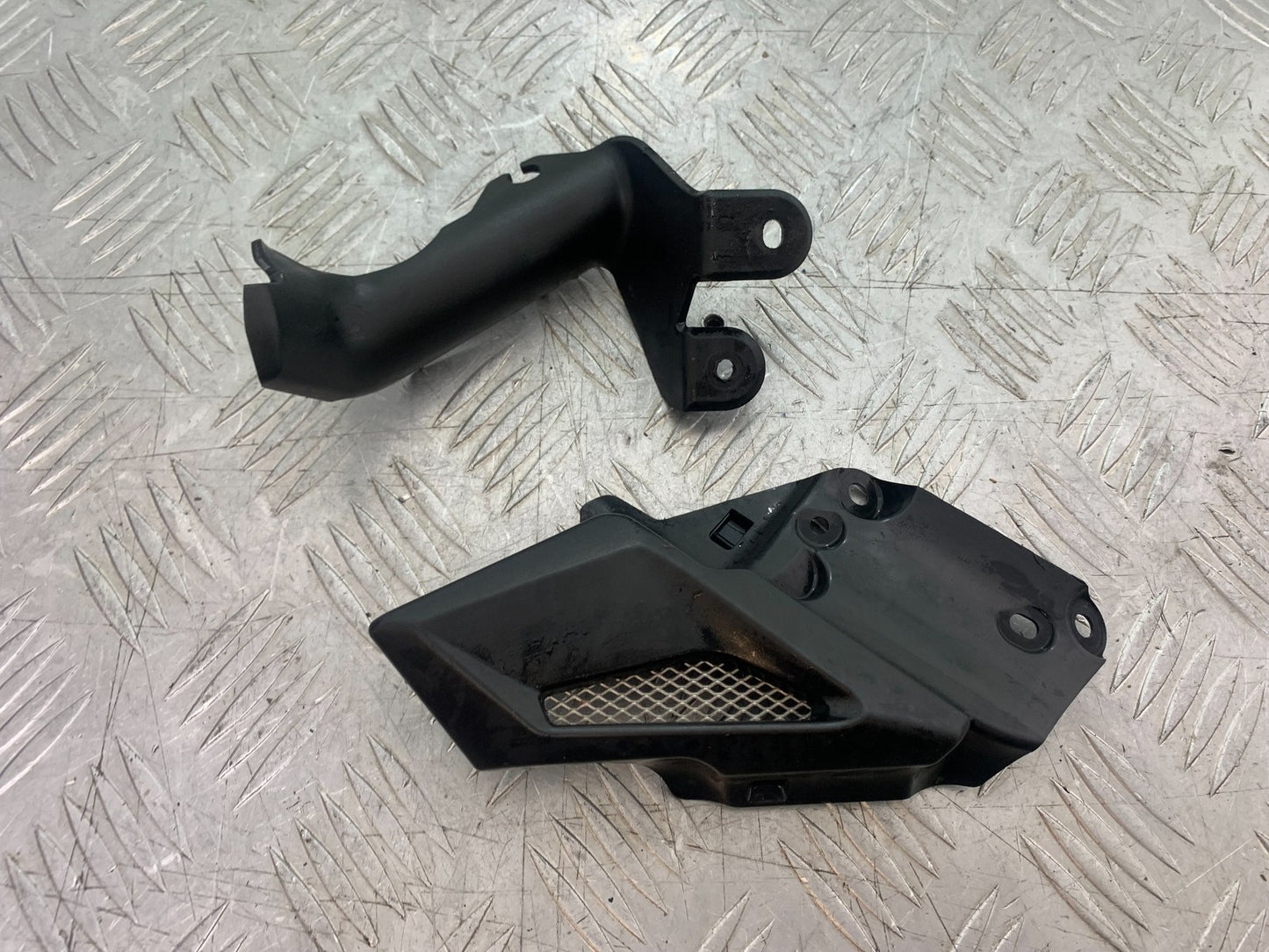 TRIUMPH 675 STREET TRIPLE R INFILLS  YEAR 2013 - 2016 (CMB1221)
