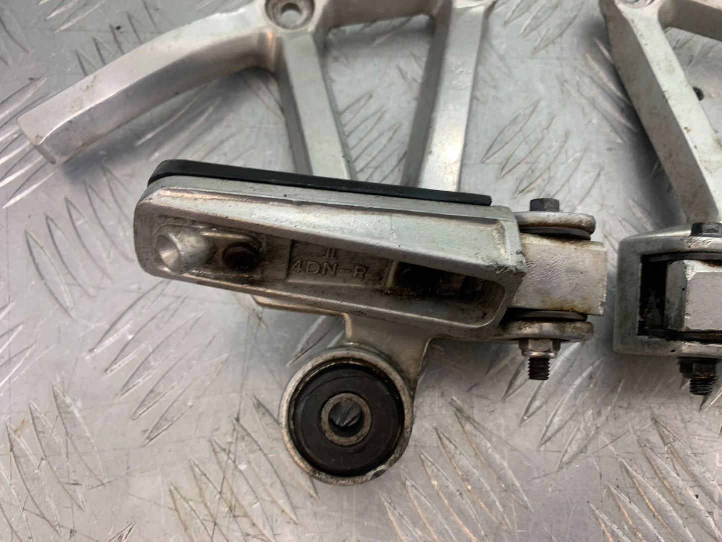YAMAHA FZS600 FAZER 600 REAR HANGERS  YEAR 1998-2001 (CMB1267)
