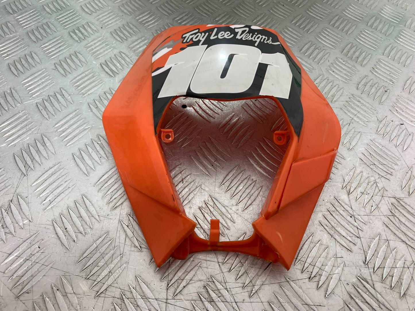 QINGQI QM125 GY-2B HEADLIGHT COWL YEAR 2016 (CMB1228)