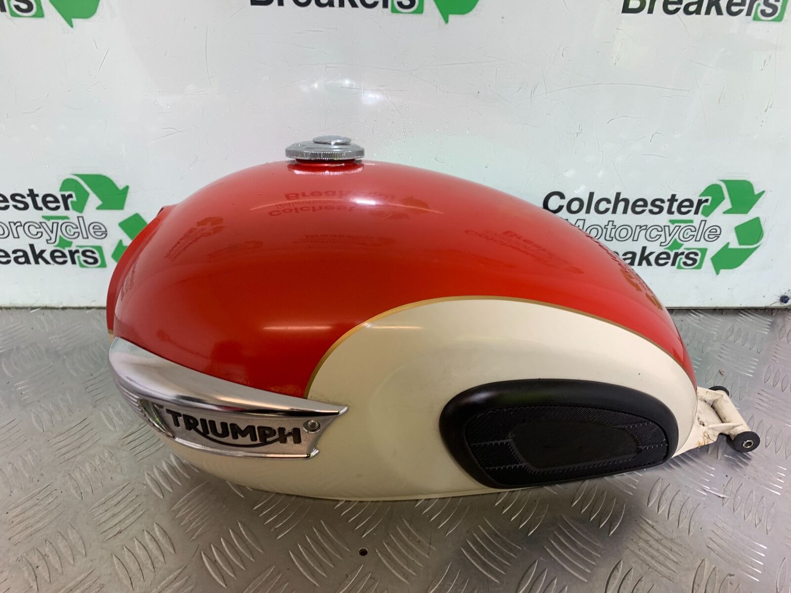 TRIUMPH BONNEVILLE T100 PETROL TANK  YEAR 2017-2021 (CMB1084)