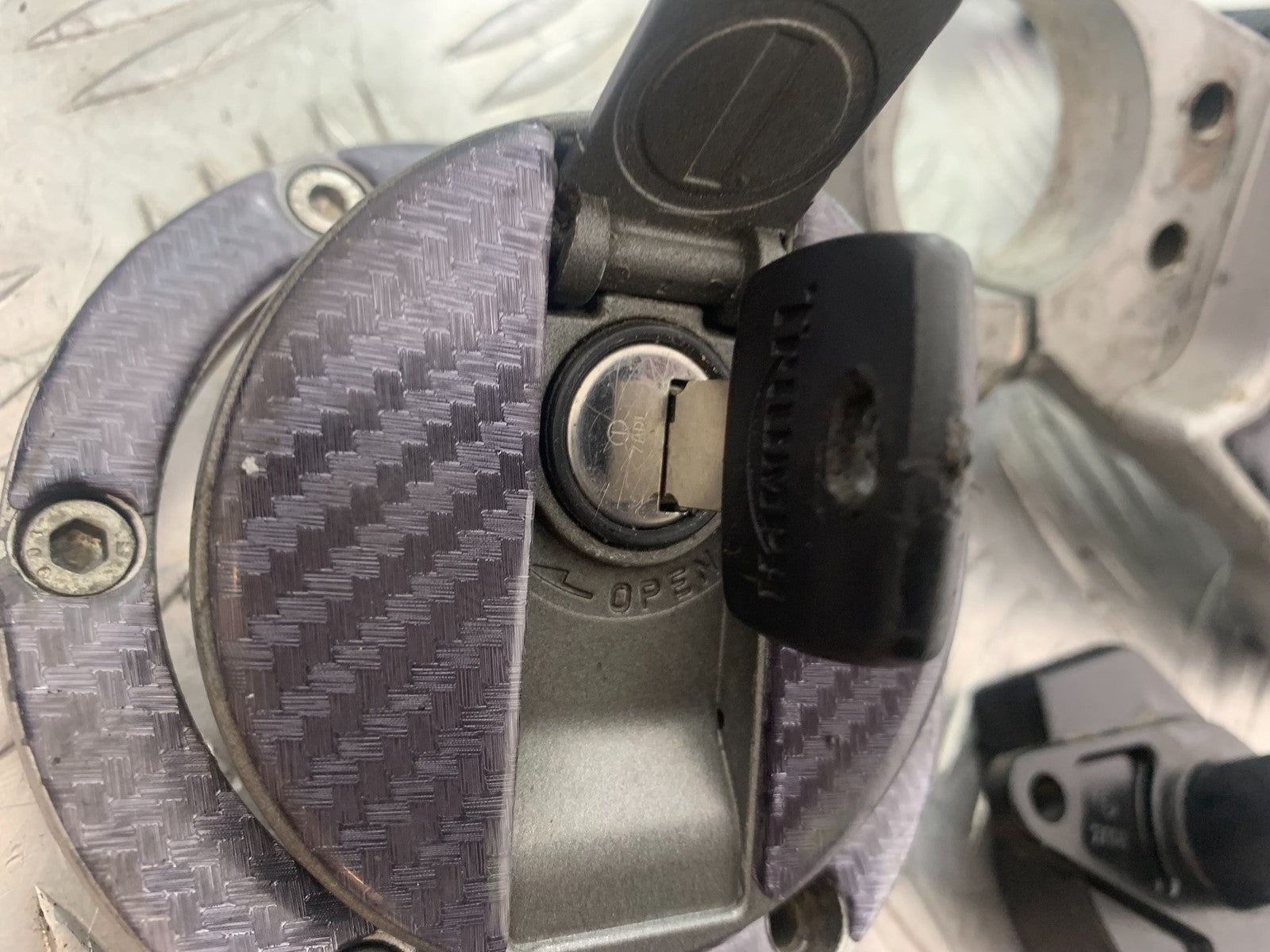 TRIUMPH 955i SPRINT ST LOCKS AND KEYS   1999-2004 (CMB1176)