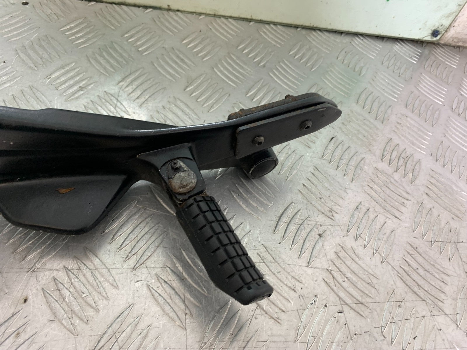 HONDA CBF600 CBF 600 FRONT LEFT HANGER  YEAR 2004 -07 (CMB1247)