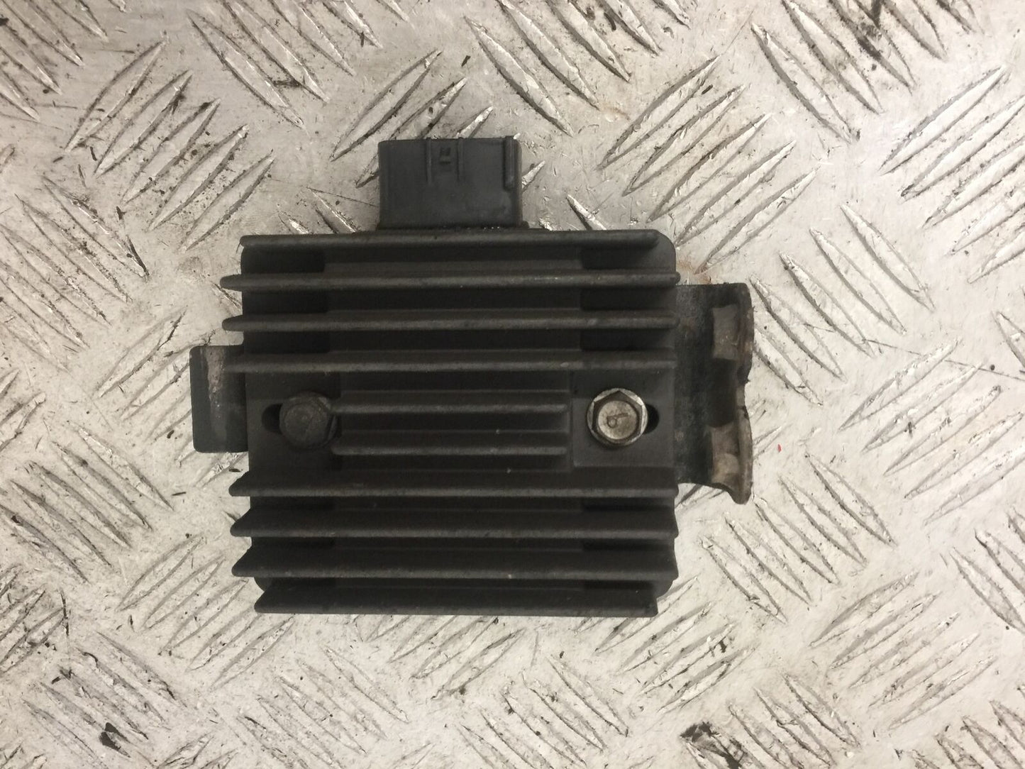 KAWASAKI Z750 Z 750 REGULATOR  YEAR 2004-2006  (STOCK 871)