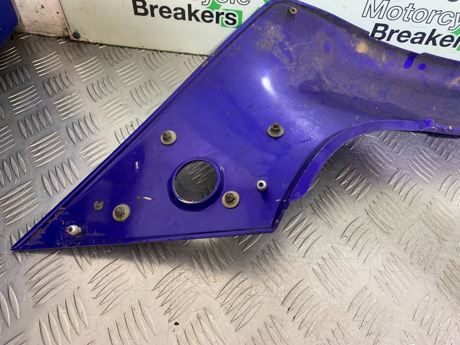 TRIUMPH TROPHY 900 LEFT SEAT PANEL   YEAR 1991-95 (CMB1251)