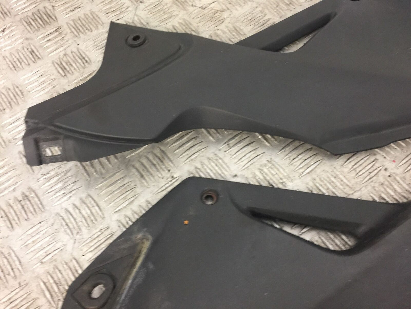 HONDA CBR125 CBR 125 SIDE INFILL PANELS   YEAR 2011-2017 (STOCK 334)
