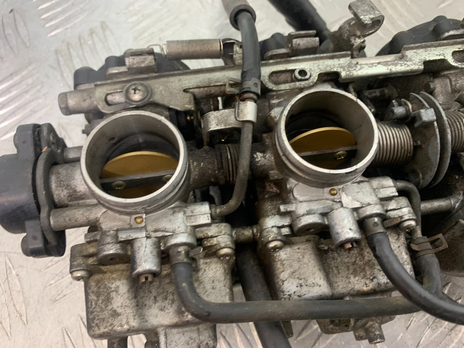 YAMAHA FZS600 FAZER 600 CARBS  YEAR 1998-2001 (CMB1267)