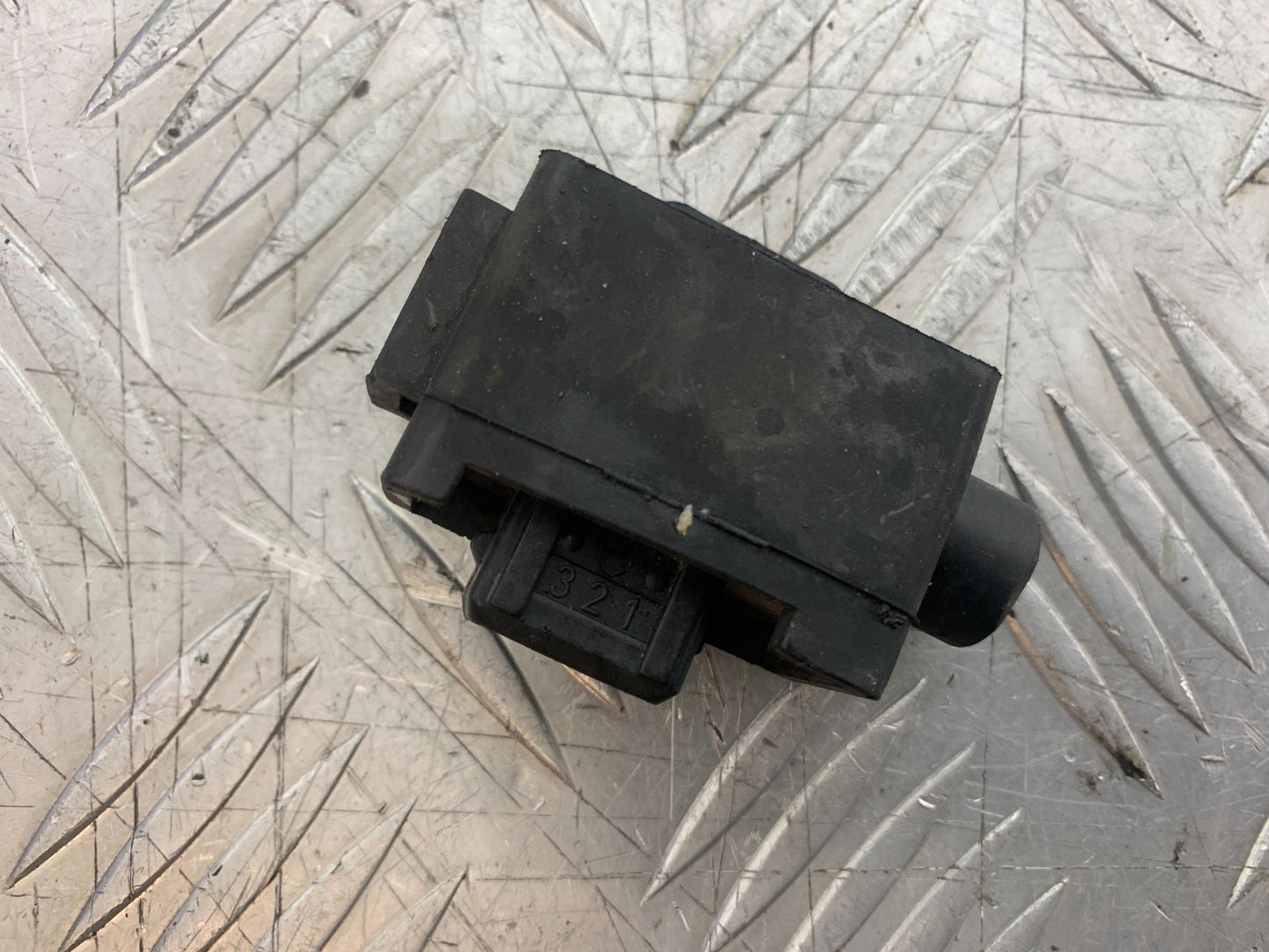 BMW R850 R R850R RELAY   YEAR 1994-2002 (CMB1170)