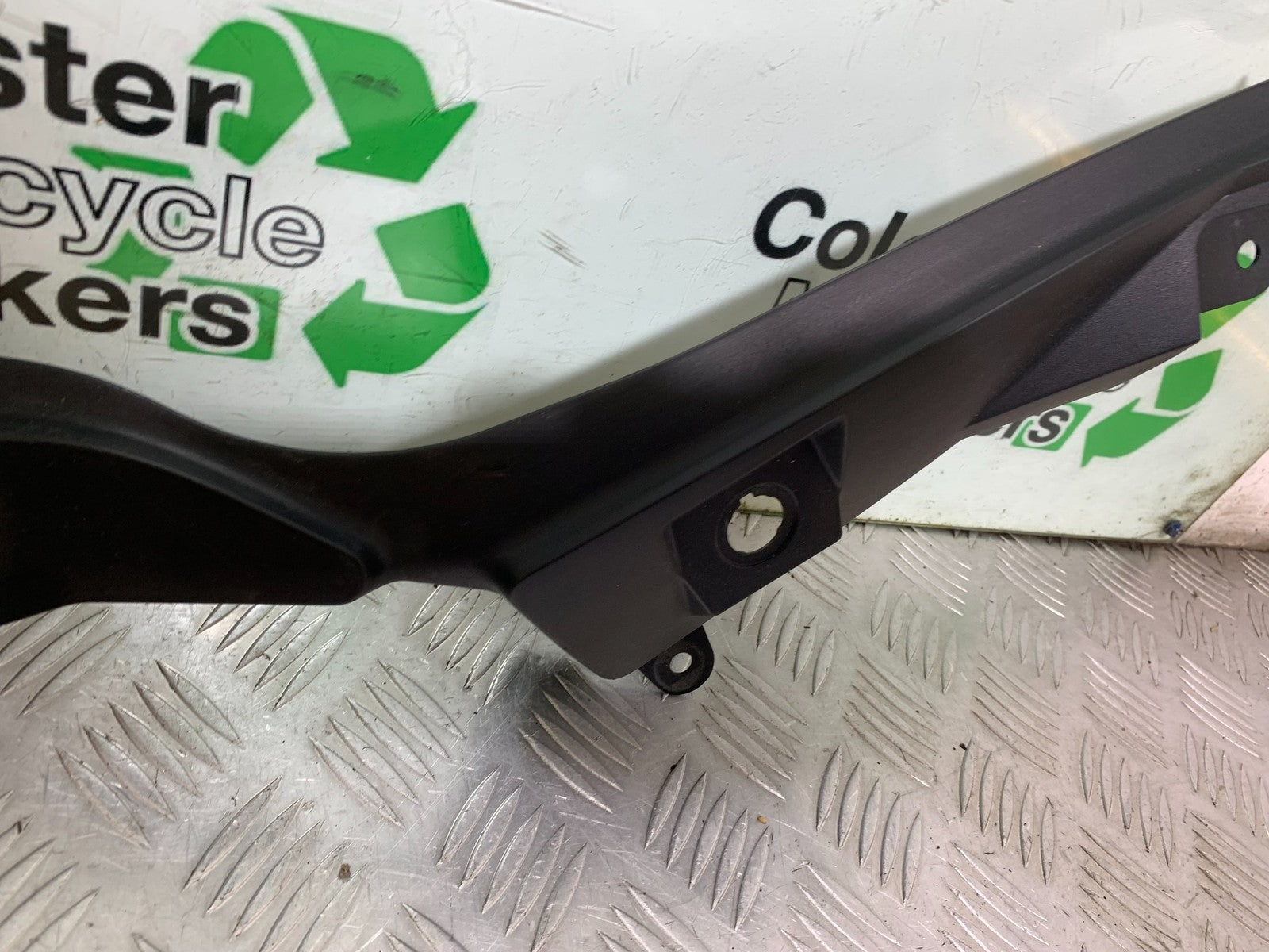 SUZUKI DL1000 V-STROM LEFT SEAT PANEL  YEAR 2014-2019 (CMB1325)