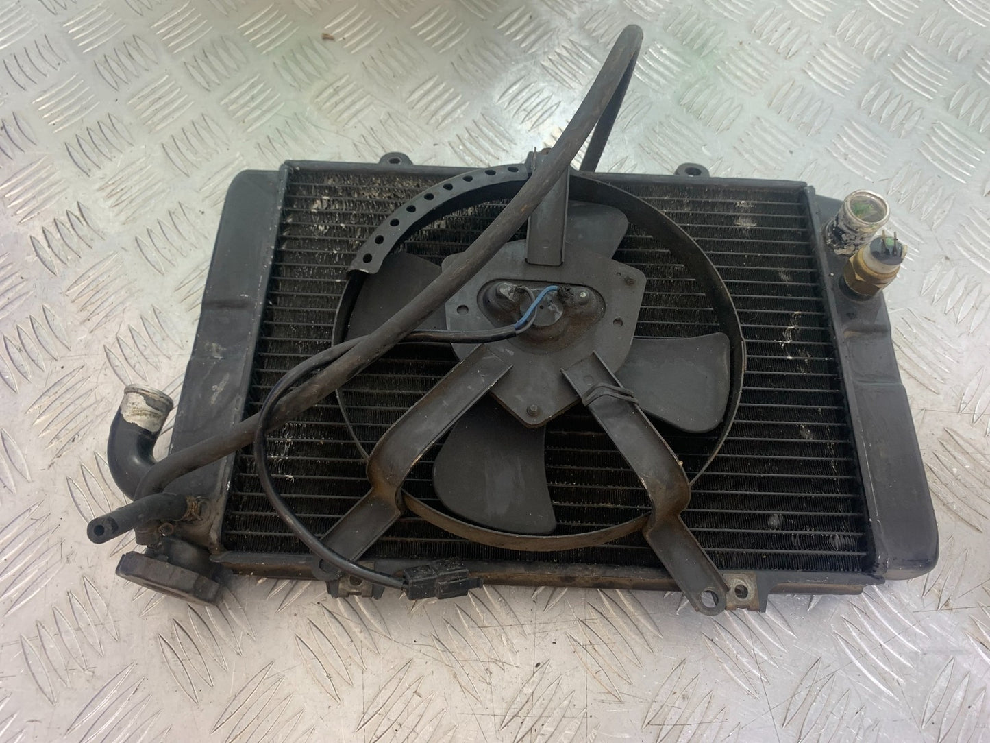 KAWASAKI ZX6R ZX6 F RADIATOR  YEAR 1995-1997 (CMB1169)