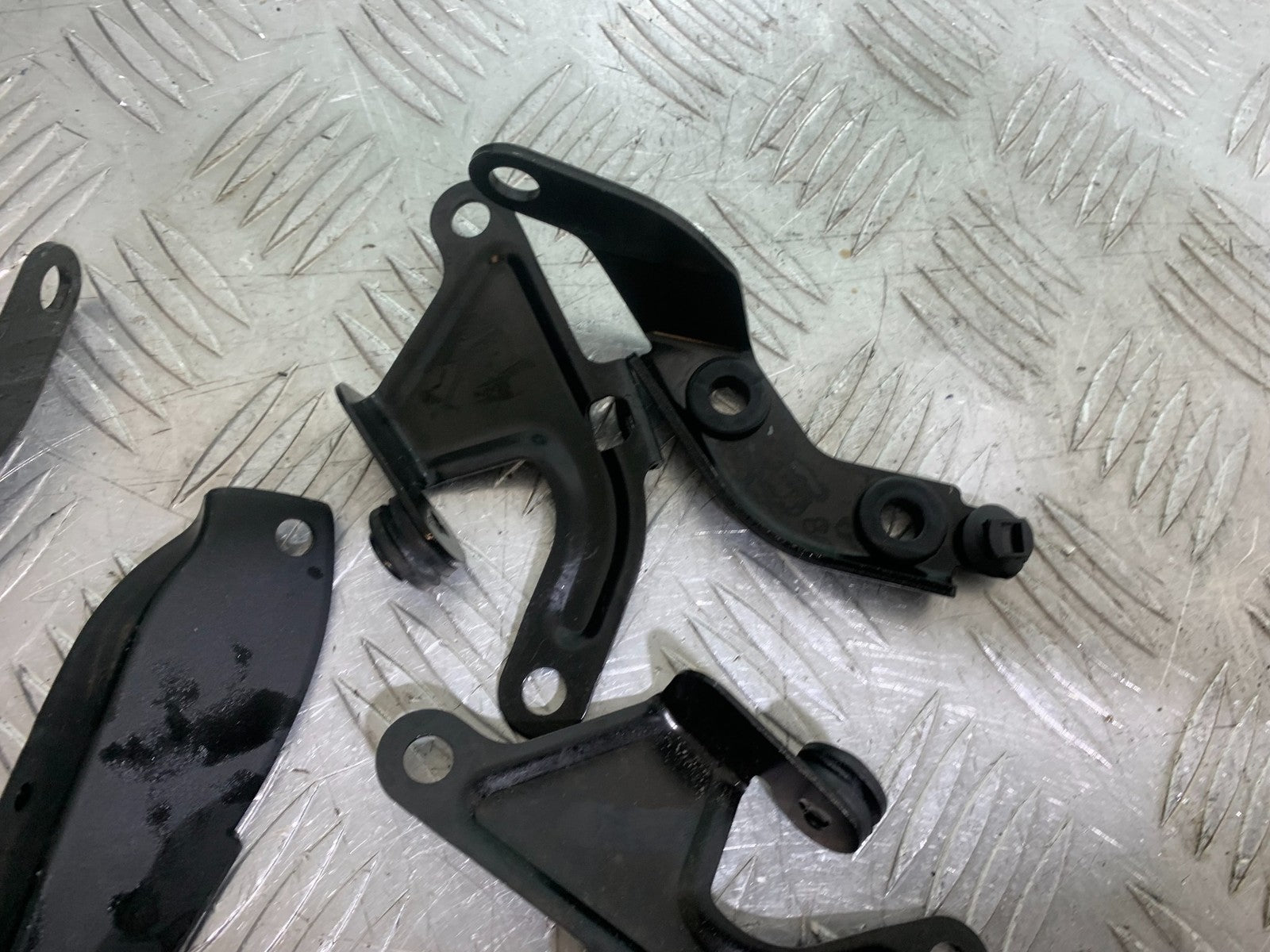TRIUMPH TRIDENT 660 INFILLS AND BRACKETS  YEAR 2021-2024 (CMB1295)