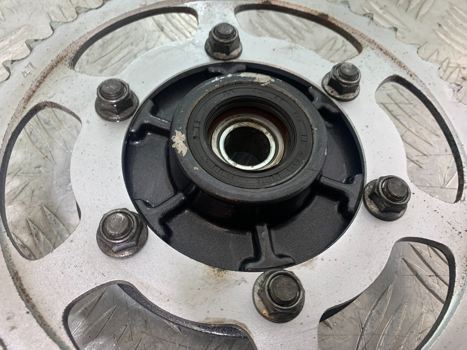 TRIUMPH 675 STREET TRIPLE R SPROCET CARRIER  YEAR 2013 - 2016 (CMB1221)