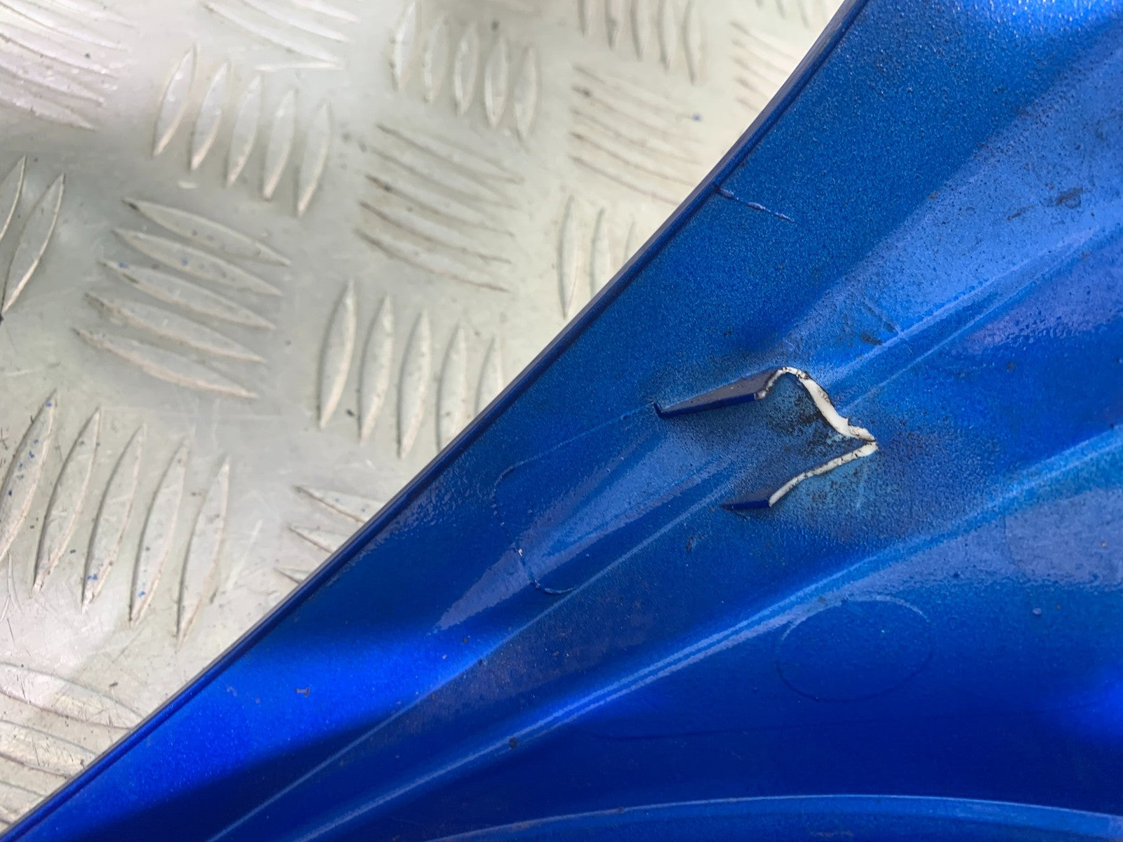 TRIUMPH 1050 SPRINT ST TOP FAIRING PANEL   YEAR 2004-2007 (CMB1197)