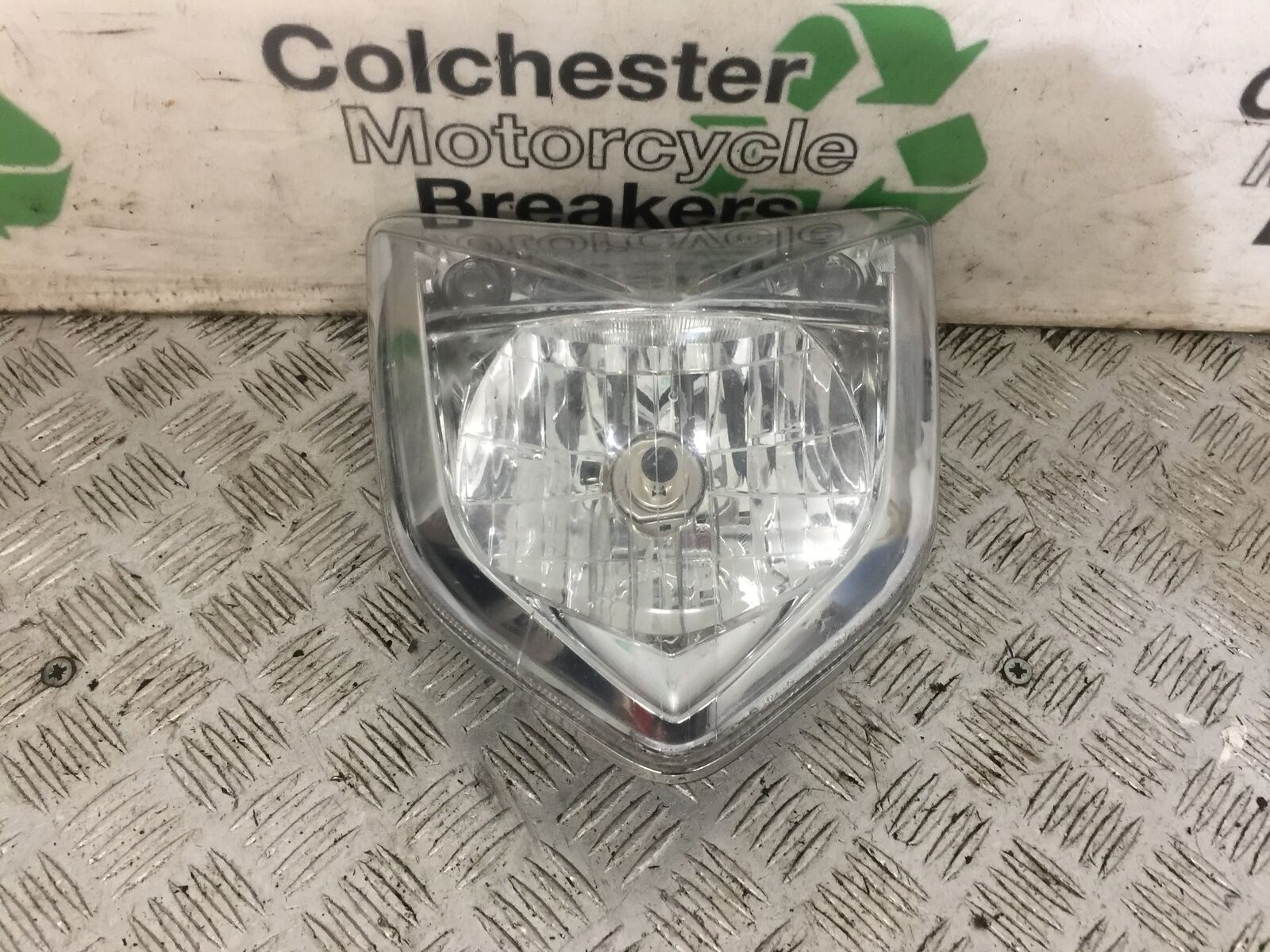 YAMAHA FZ1-N HEADLIGHT  YEAR 2006-2012  (STOCK 787)