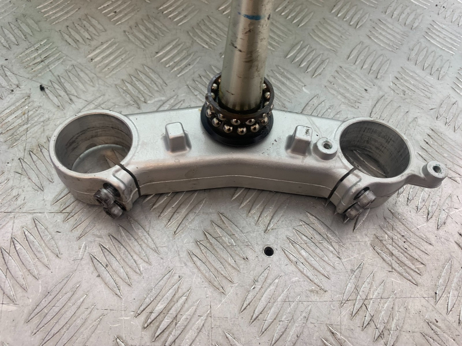 YAMAHA YZF R1 14 B BIG BANG BOTTOM YOKE   2009-14 (CMB1175)