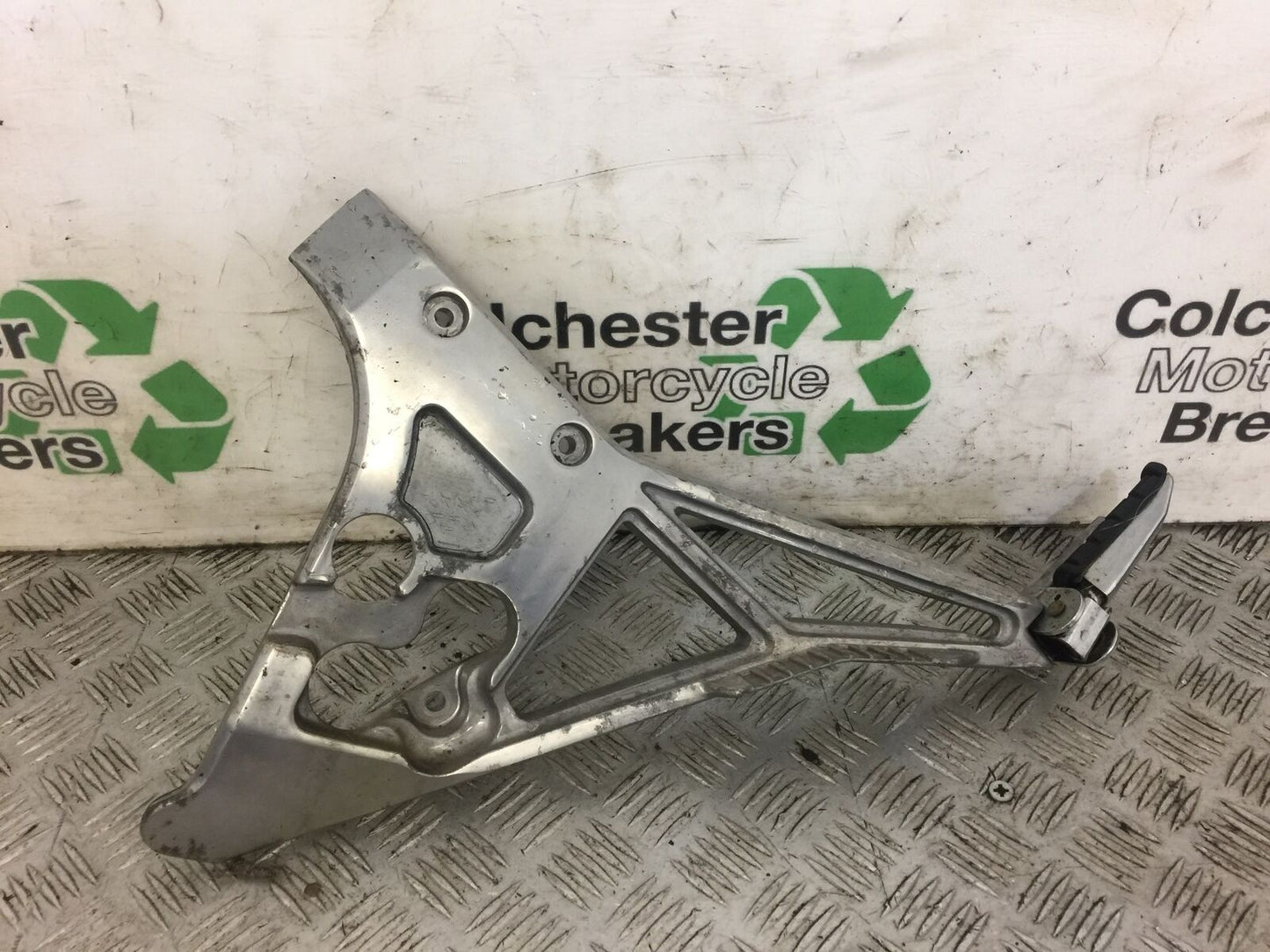 YAMAHA FJ1200 FJ 1200 3XW FRONT LEFT HANGER  YEAR 1991 (STOCK 482)