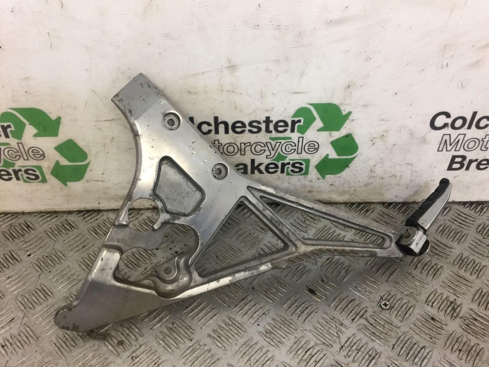 YAMAHA FJ1200 FJ 1200 3XW FRONT LEFT HANGER  YEAR 1991 (STOCK 482)