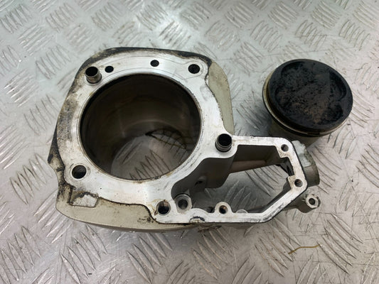 BMW R1100 RT R 1100 RT RIGHT BARREL AND PISTON   YEAR 1996-2001 (CMB1095)