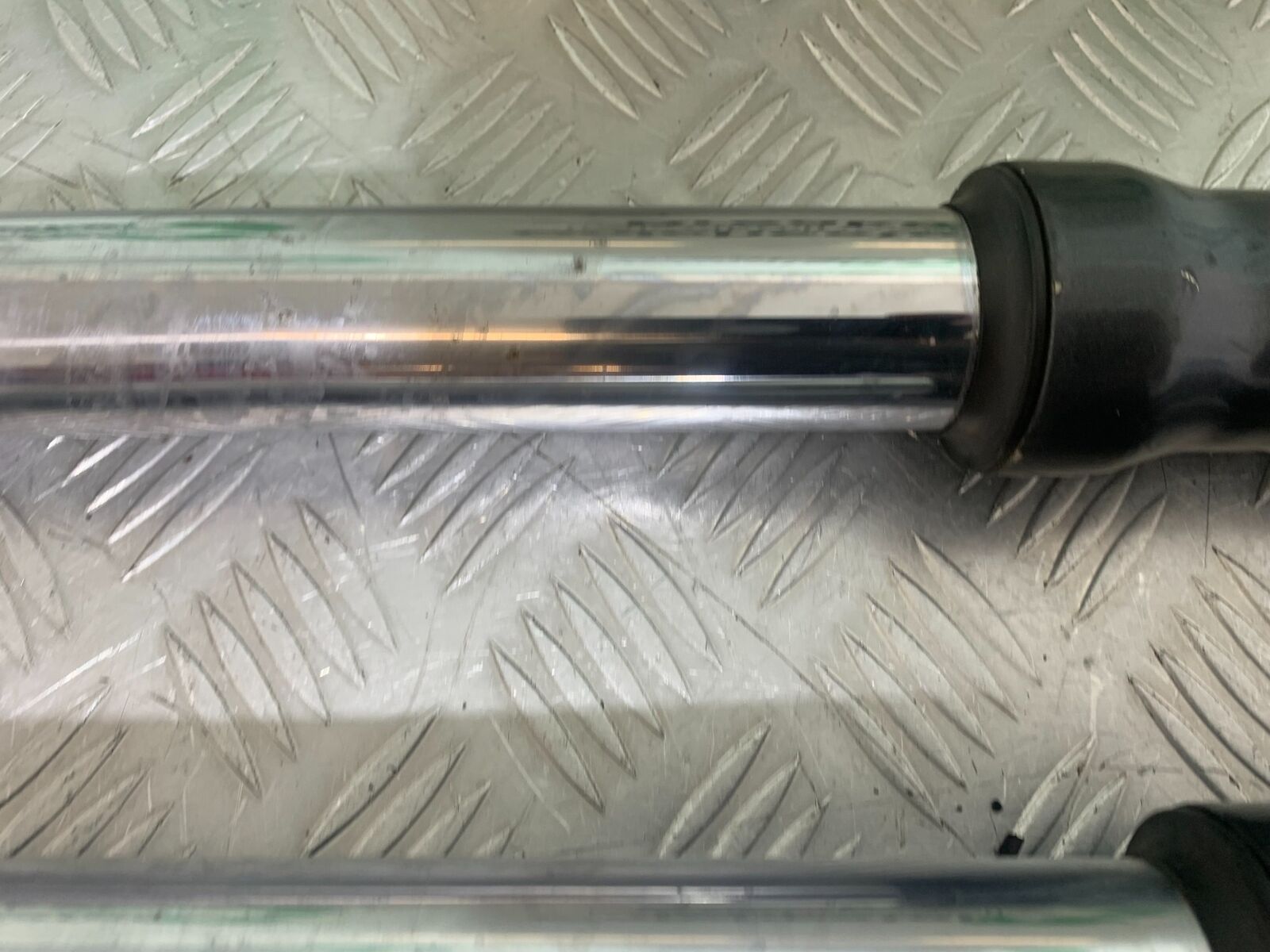 KAWASAKI ZX6R ZX6 J FORKS (BENT SOLD AS PARTS )  YEAR 2000 (CMB1129)