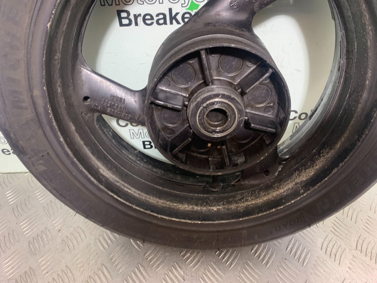 YAMAHA YZF1000 THUNDERACE REAR WHEEL (GOOD TYRE) YEAR 1997-2000 (CMB1204)